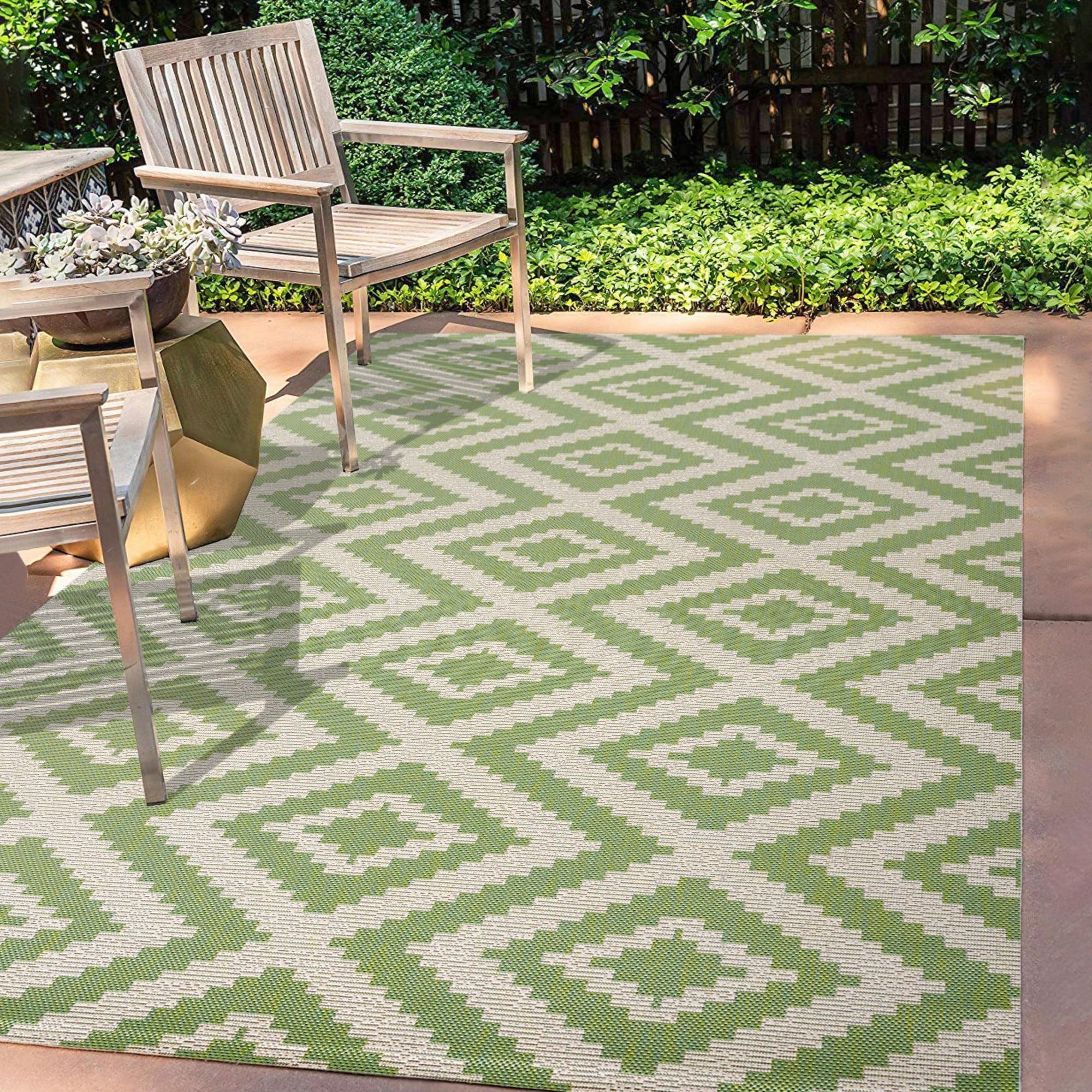 4'x6' Sintra Diamond Indoor/Outdoor Area Rug, Green/Cream - JONATHAN Y