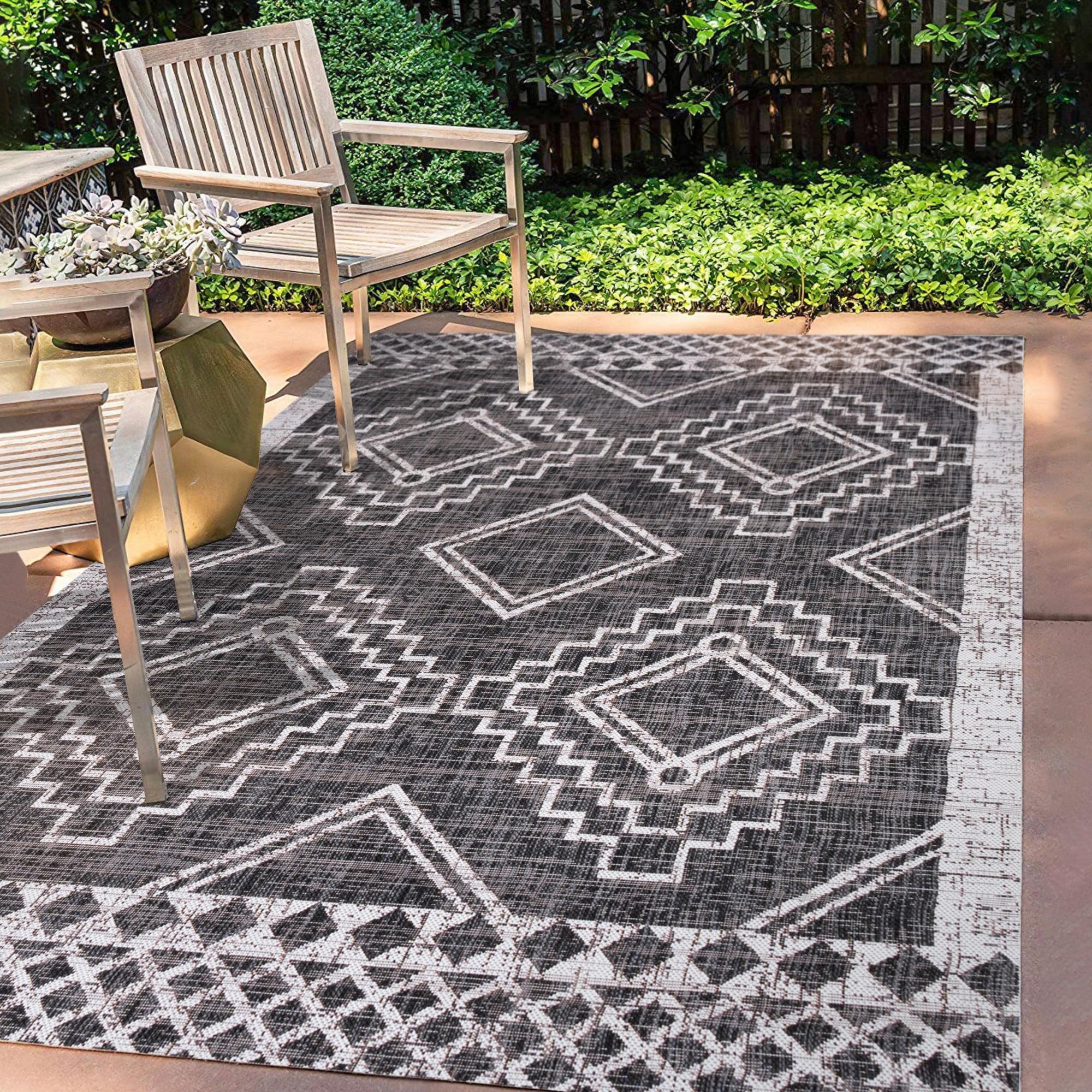 5'x8' Marokko Diamond  Medallion Indoor/Outdoor Area Rug, Black/Ivory - JONATHAN Y