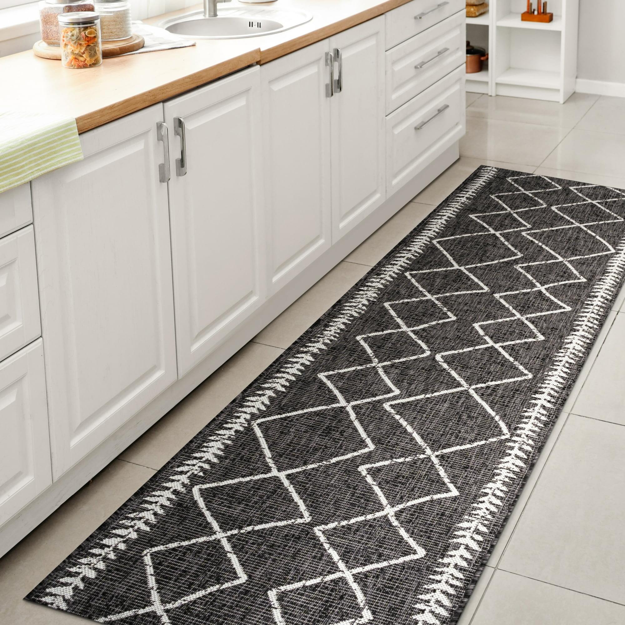 2'x10' Derya  Diamond Trellis Indoor/Outdoor Runner Rug, Black/Ivory - JONATHAN Y