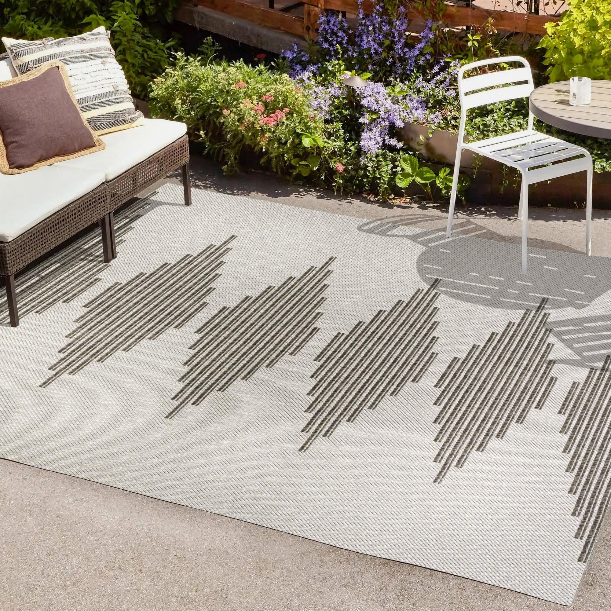 4' x 6' Vinales Diamond Stripe Indoor/Outdoor Area Rug, Light Gray/Black - JONATHAN Y