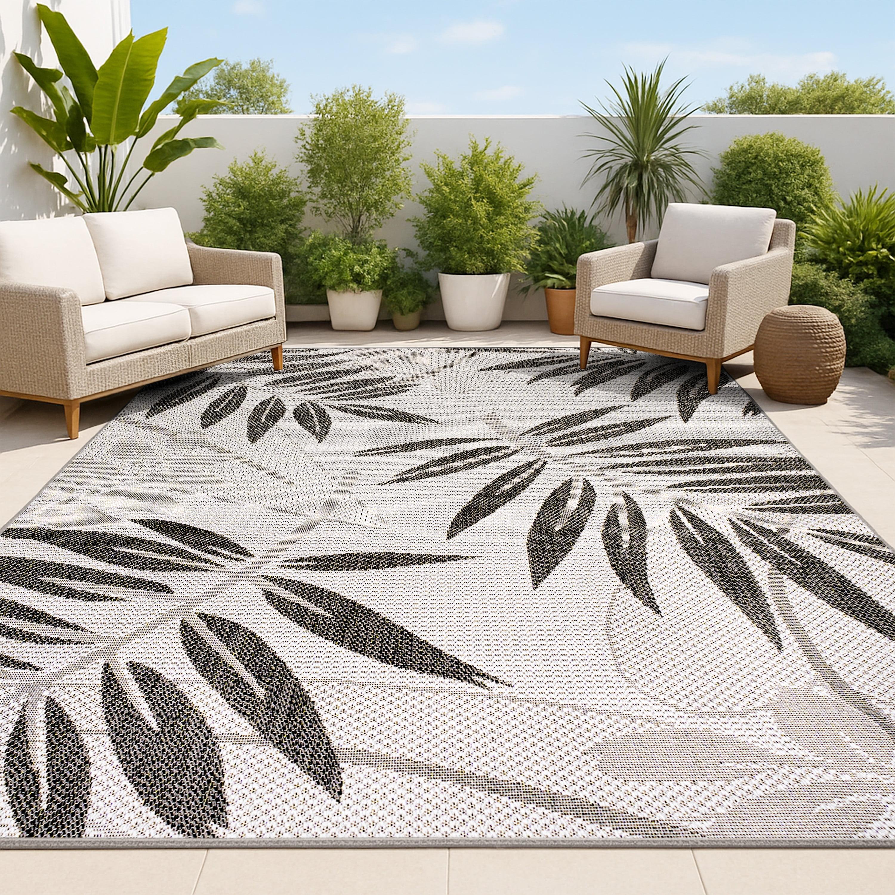 4' x 6' Havana Tropical Palm Leaf Indoor/Outdoor Area Rug, Gray/Black - JONATHAN Y