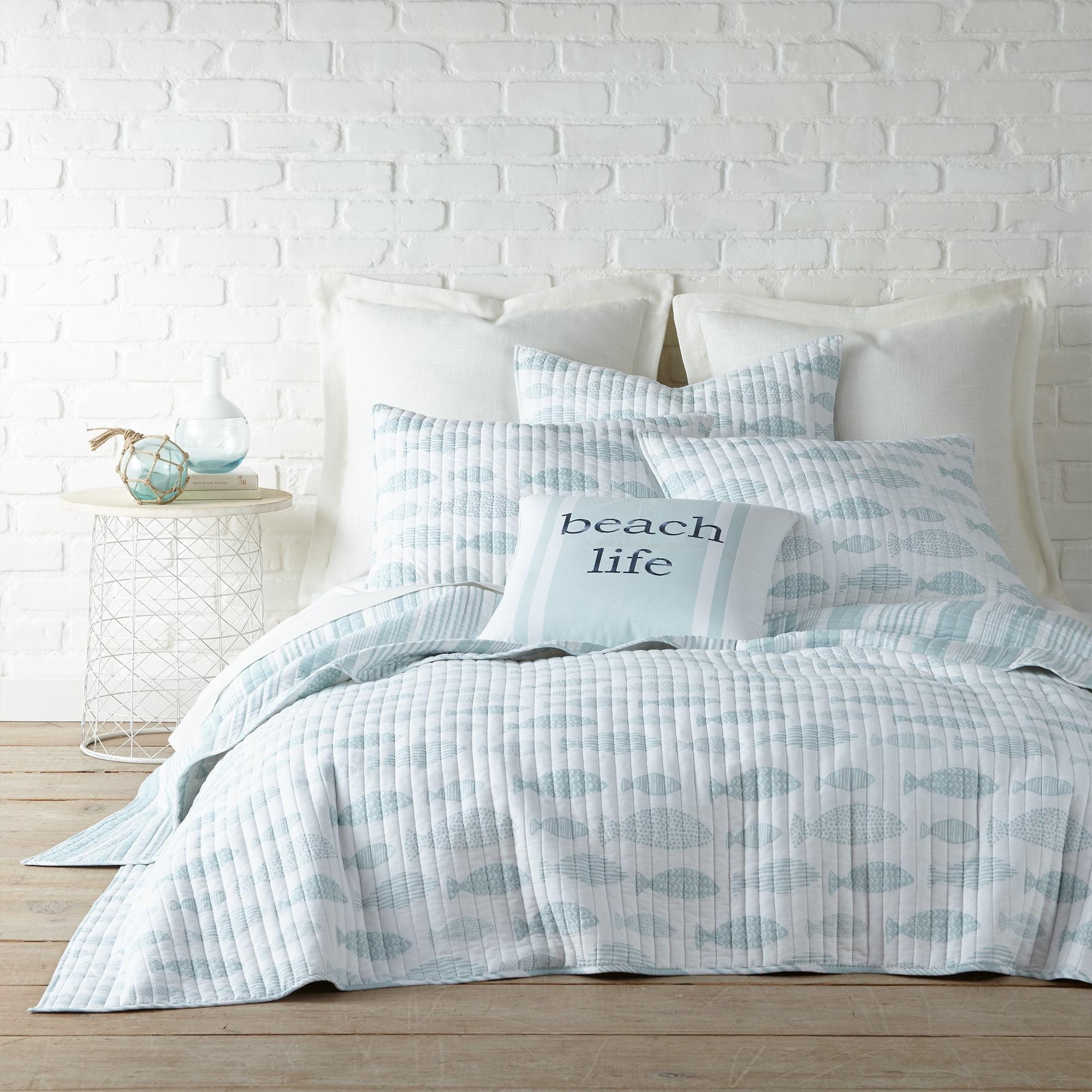 Scandinavian-Inspired Full/Queen Reversible Cotton Quilt Set in Aqua and White