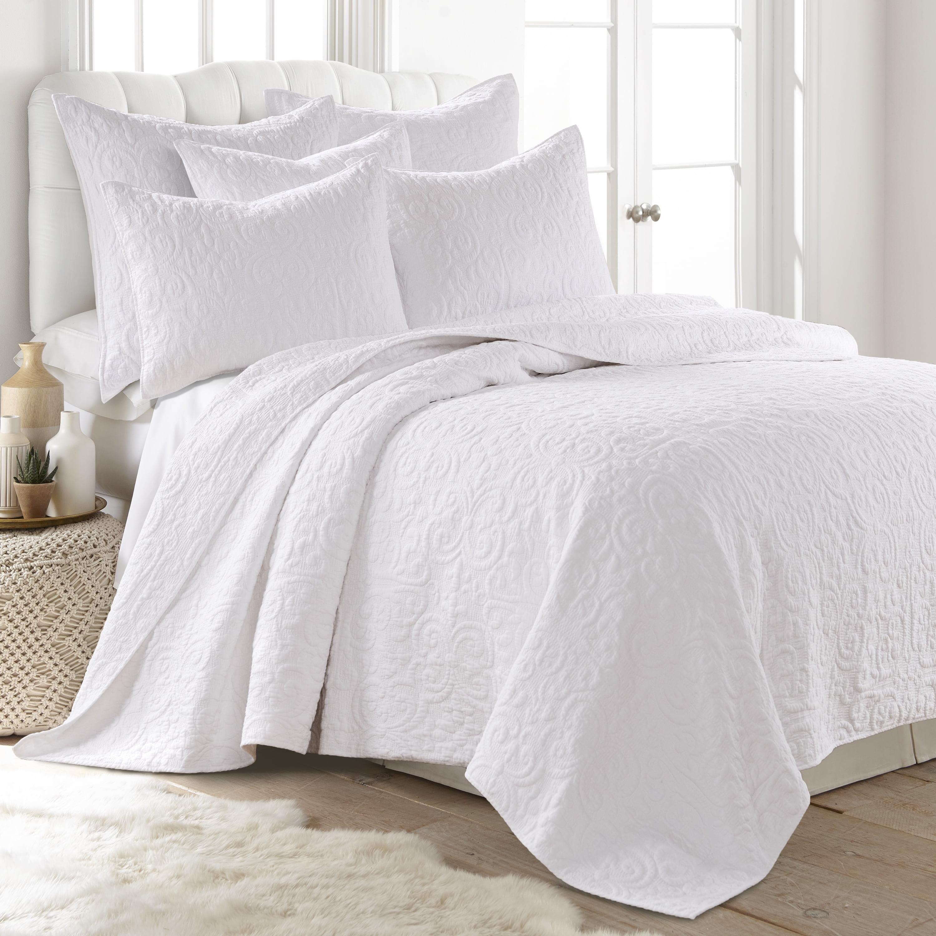 Classic White Cotton Twin Quilt Set with Reversible Medallion Pattern