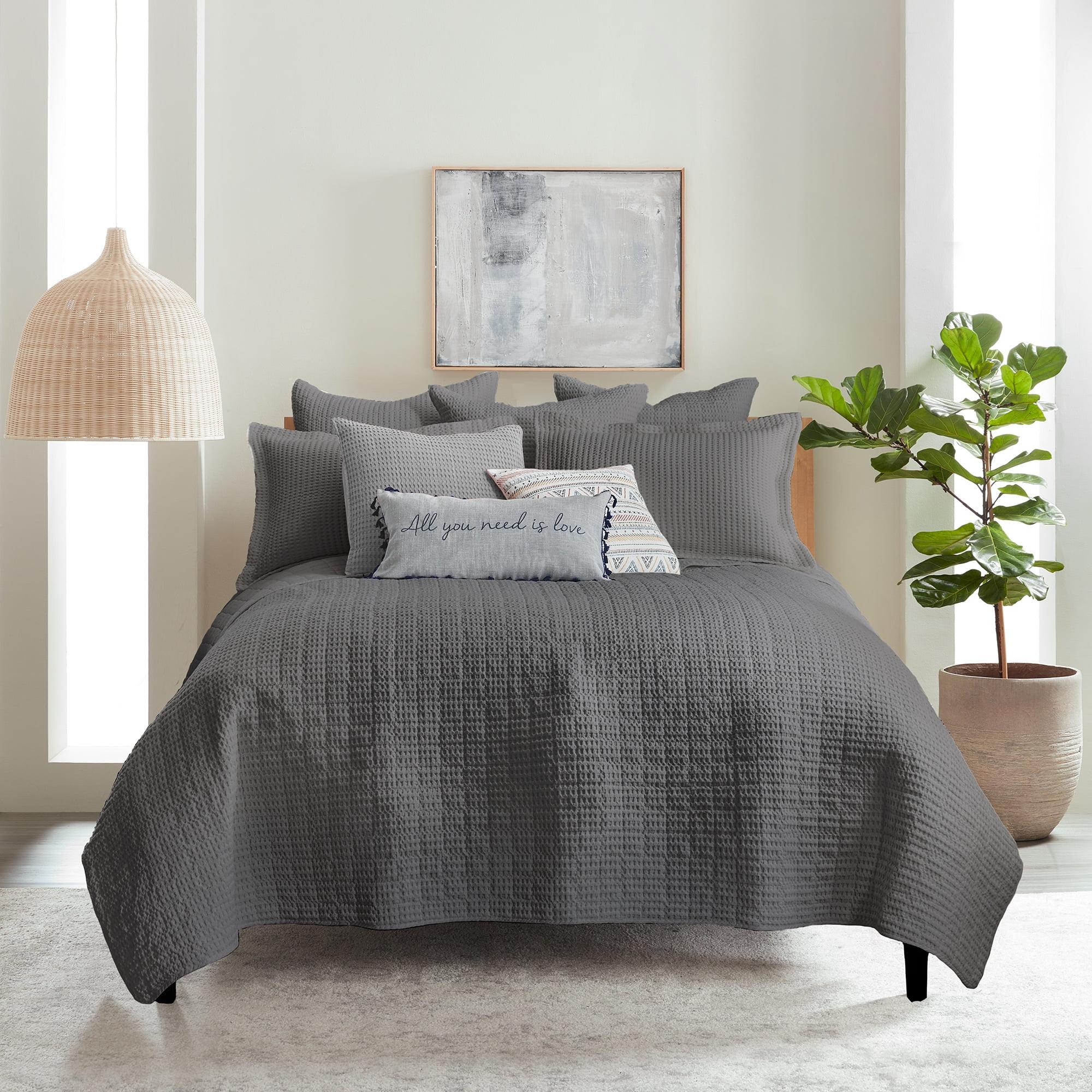 Charcoal Microfiber King Quilt Set with Luxurious Waffle Design