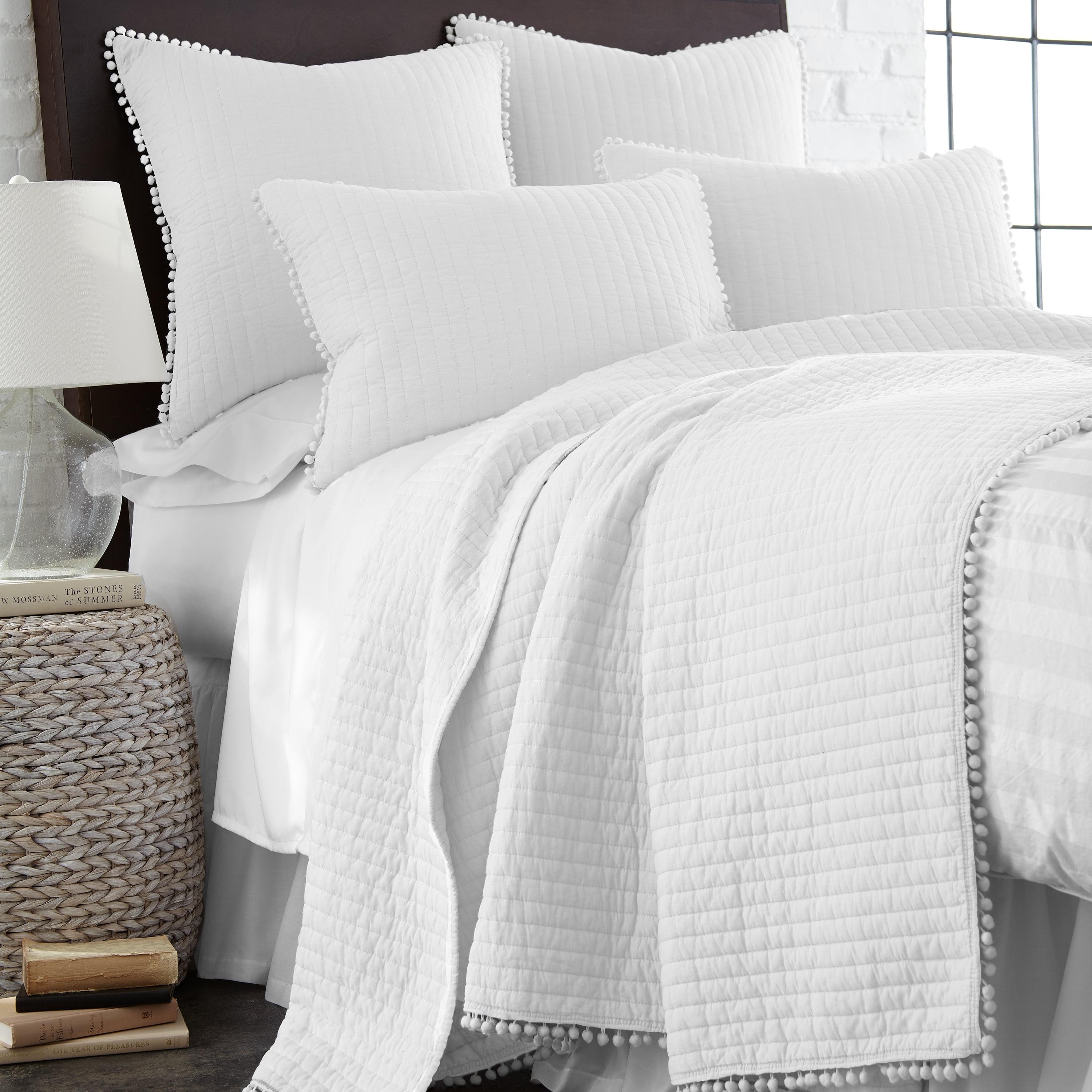 Luxurious White Reversible Cotton King Quilt Set