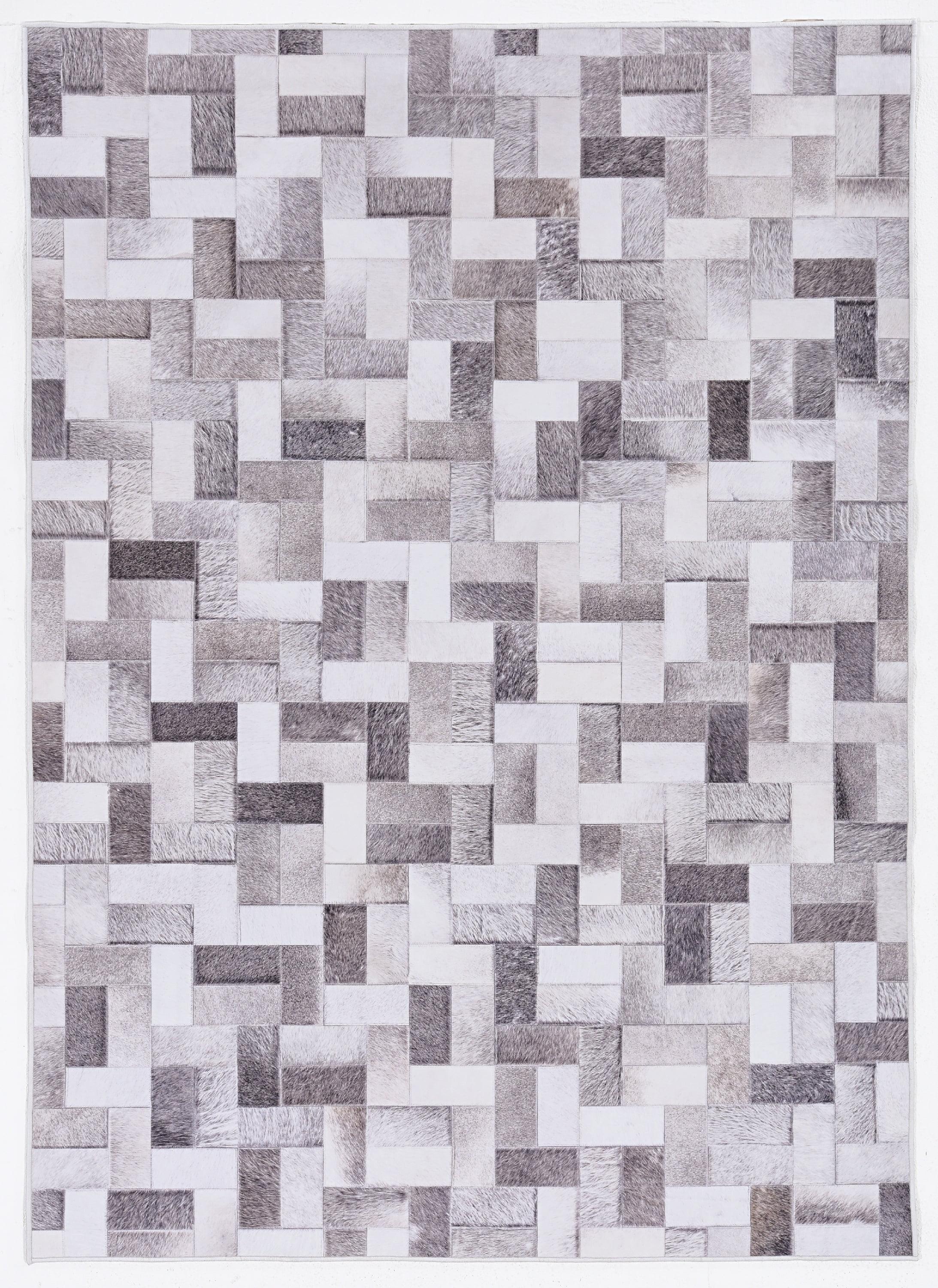 Reversible Gray Spot Cowhide-Inspired 5' x 7' Rug