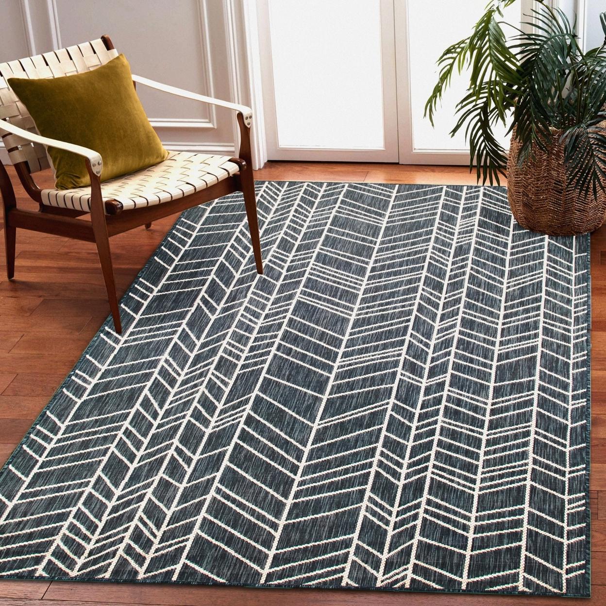 Navy Chevron Geometric Indoor/Outdoor Easy-Care Rug 3'3" x 4'11"