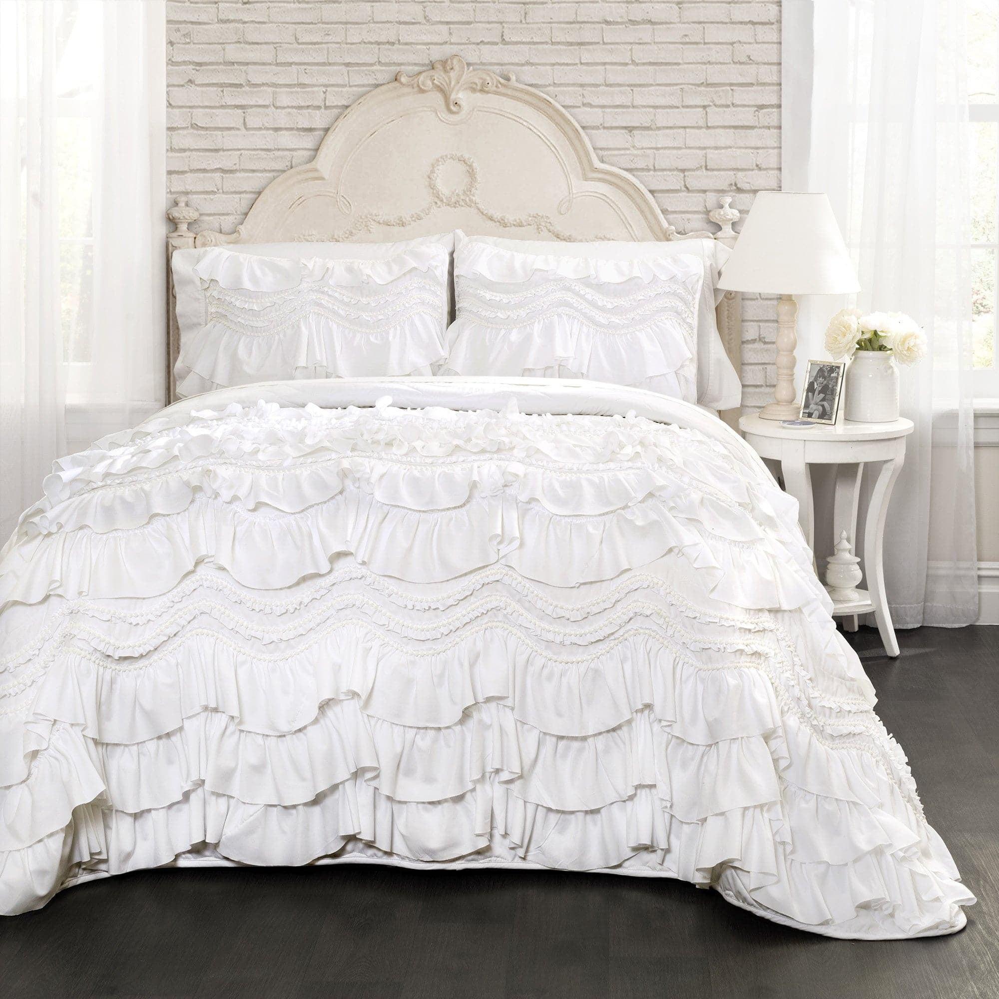 Kemmy White Microfiber Ruffled Full Quilt Set