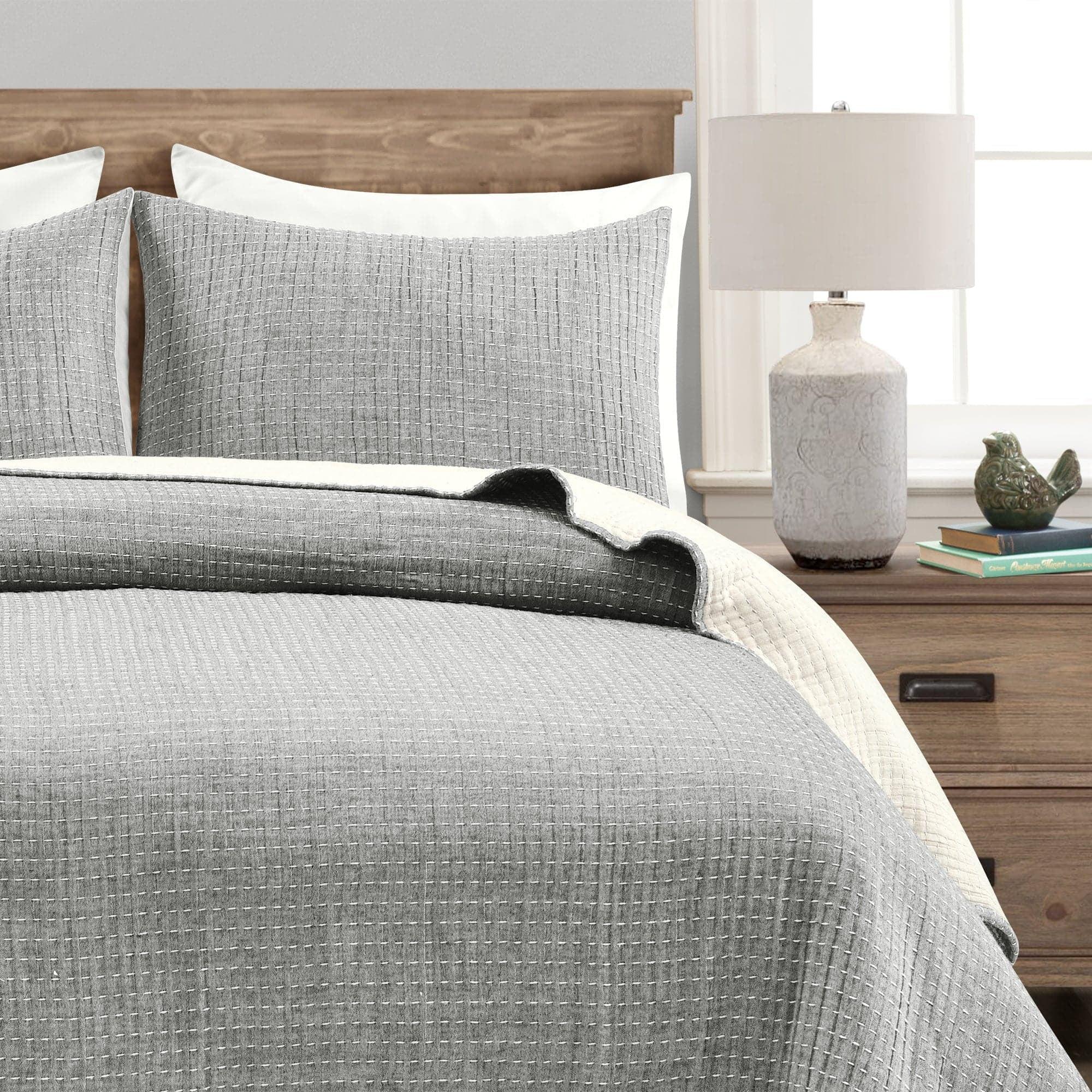 Light Gray and Off-White Cotton Reversible Full Quilt Set