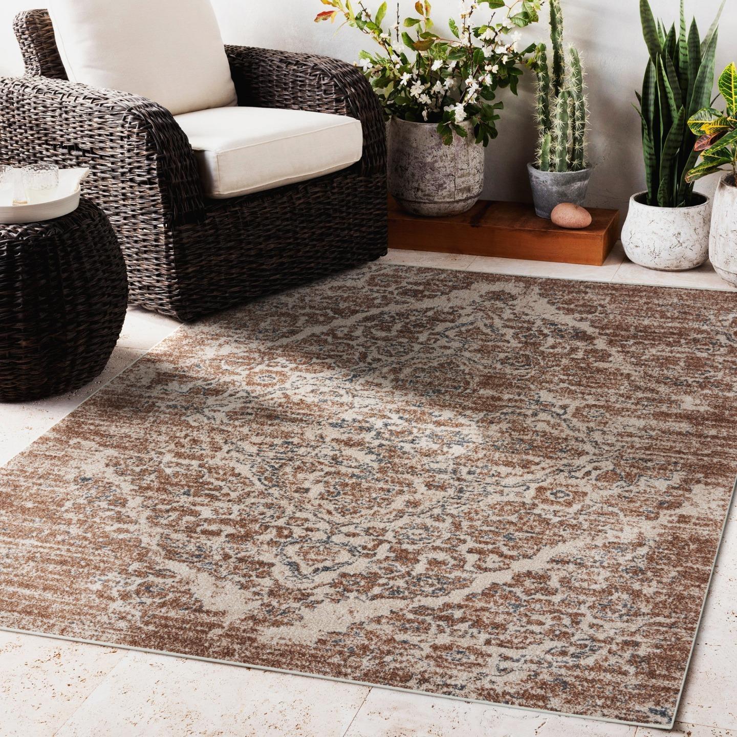 Luxe Weavers Victoria Collection Beige 5x7 Floral Area Rug