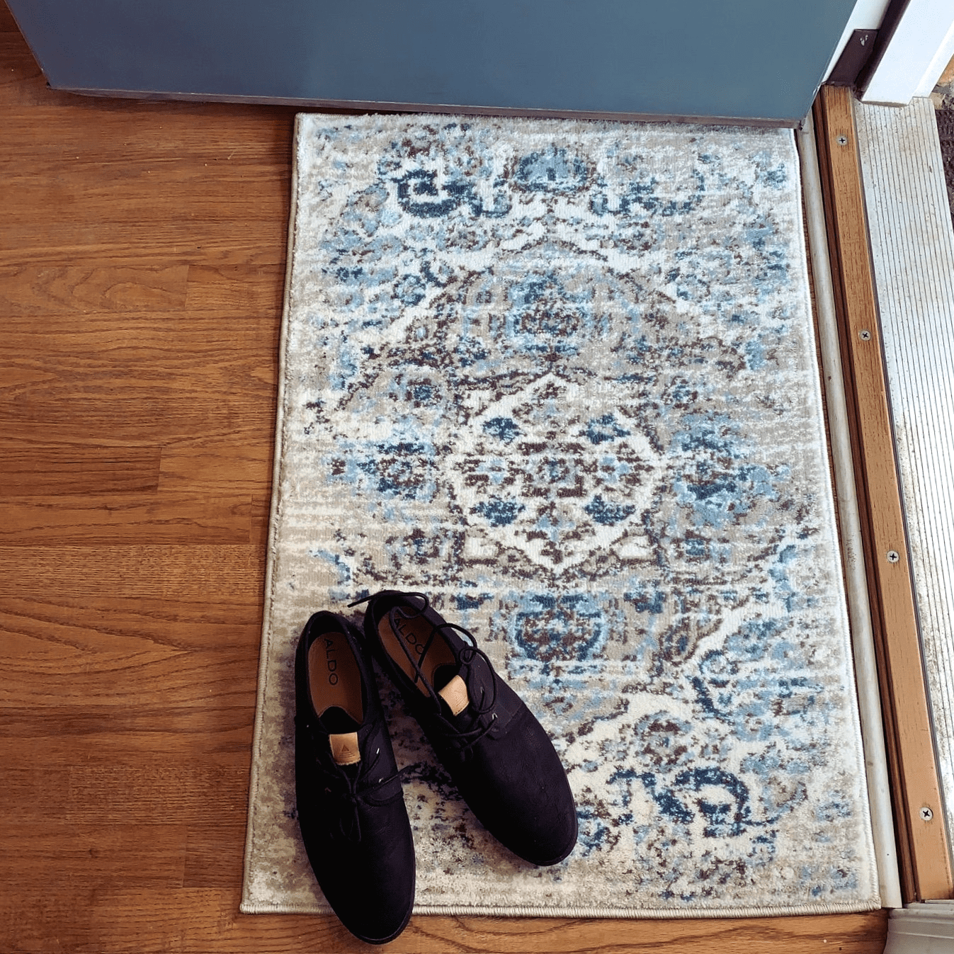 Luxe Weavers Victoria Collection Cream 2x3 Floral Area Rug