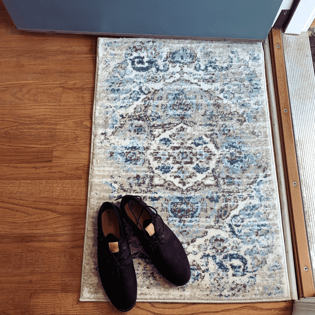 Luxe Weavers Victoria Collection Cream 2x3 Floral Area Rug