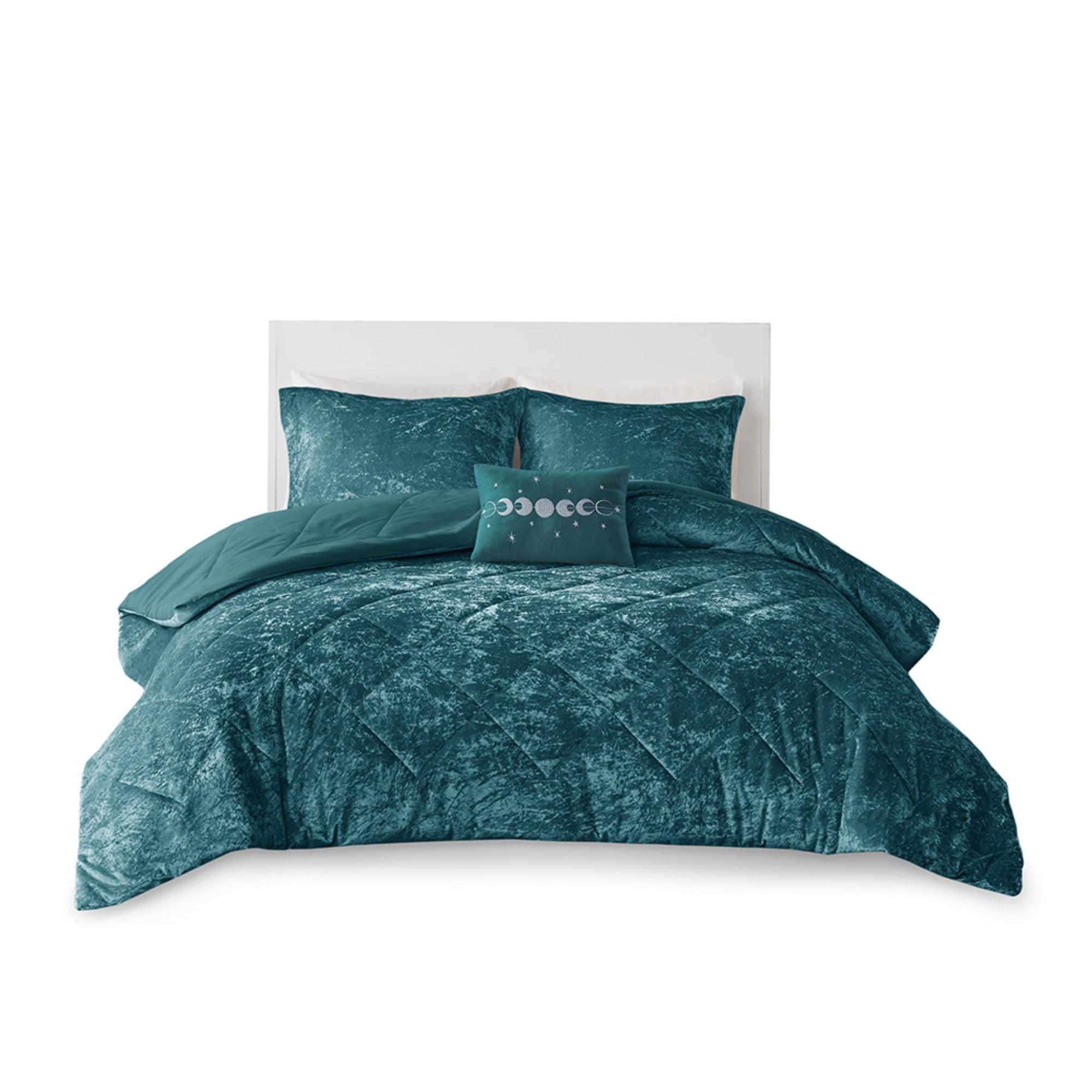 Felicia Crushed Velvet Quilted Duvet Set with Throw Pillow