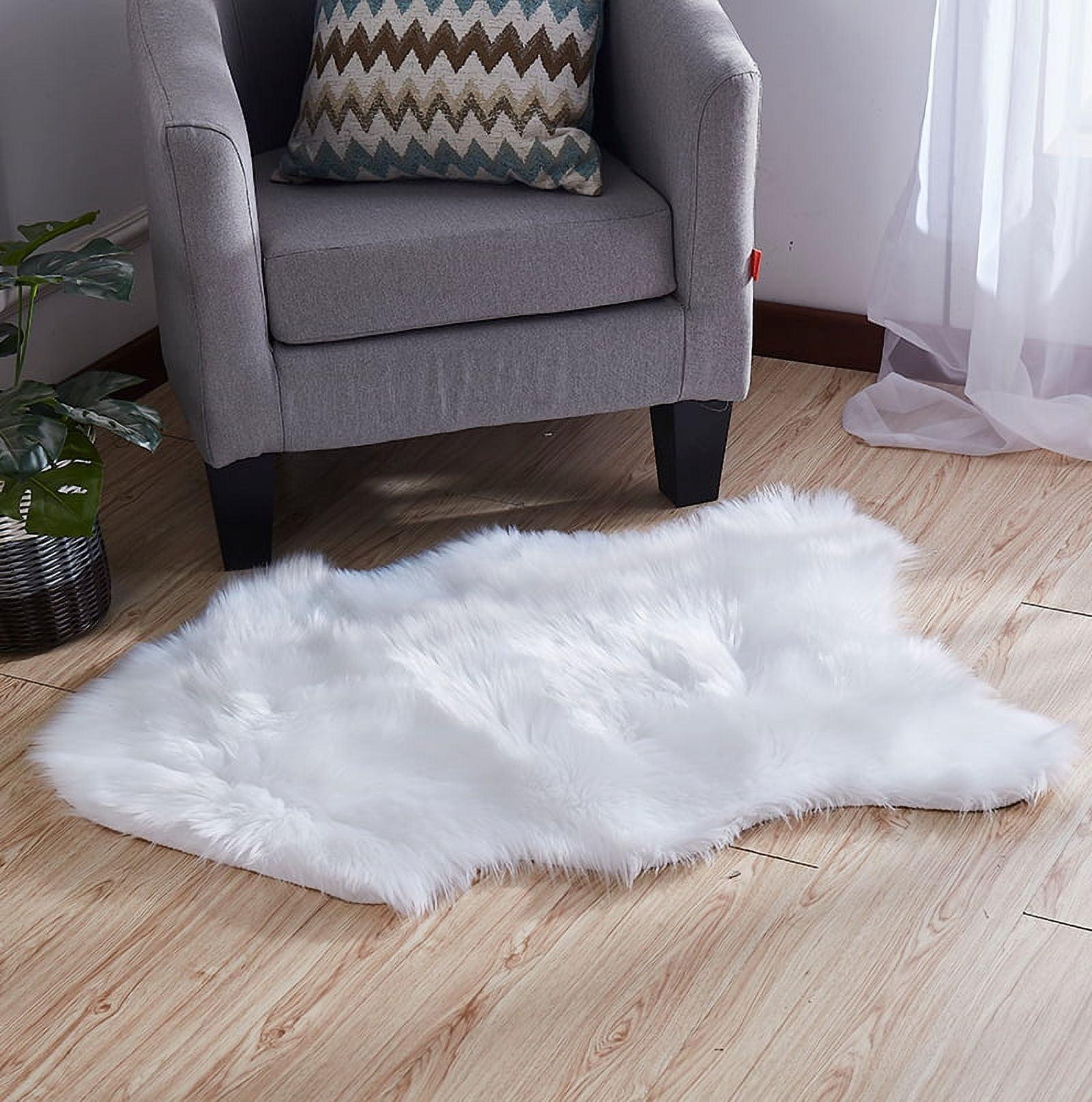 Small Off-White Tufted Faux Fur Sheepskin Rug