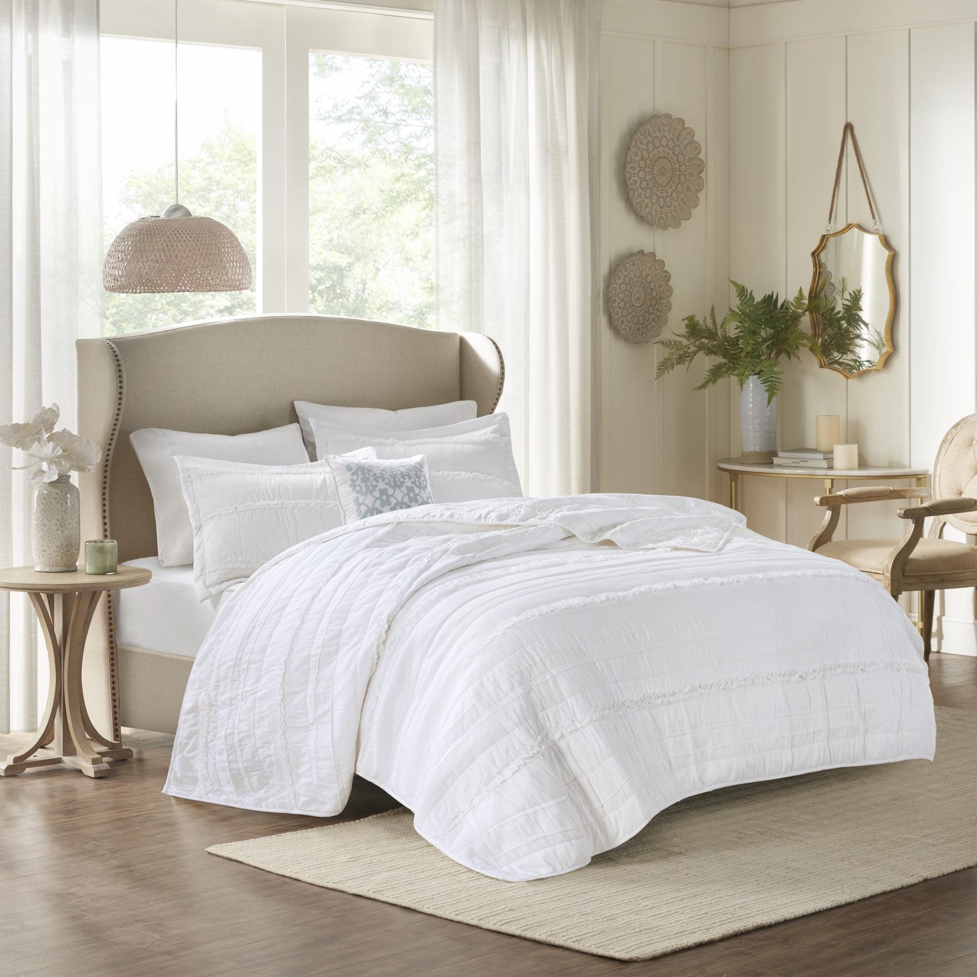 Elegant Full/Queen White Microfiber Quilt Set with Reversible Ruffle Design