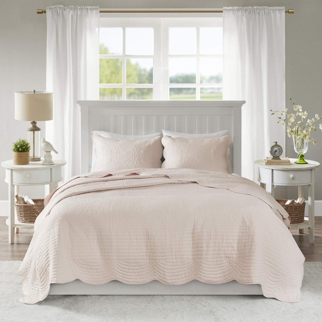 Tuscany Scalloped Edge Quilt Set