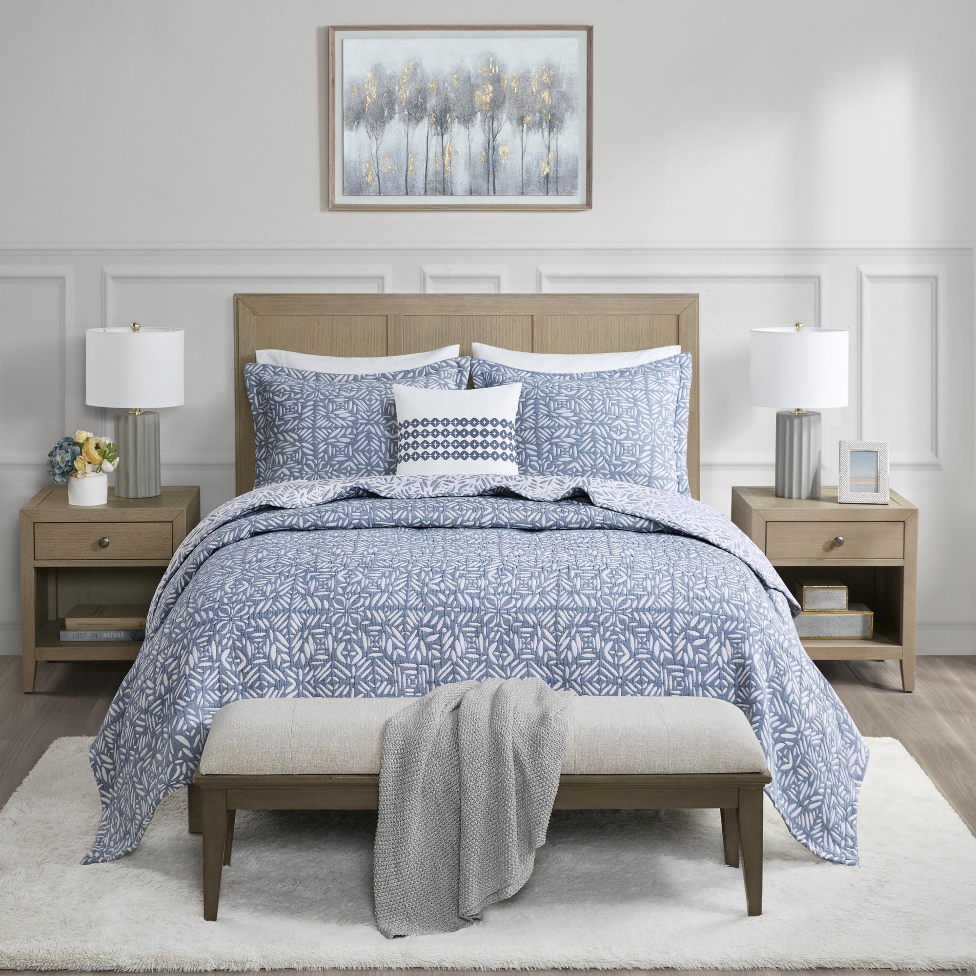 Madison Park Signature Harmony Oversized Reversible Matelasse Quilt Set with Throw Pillow