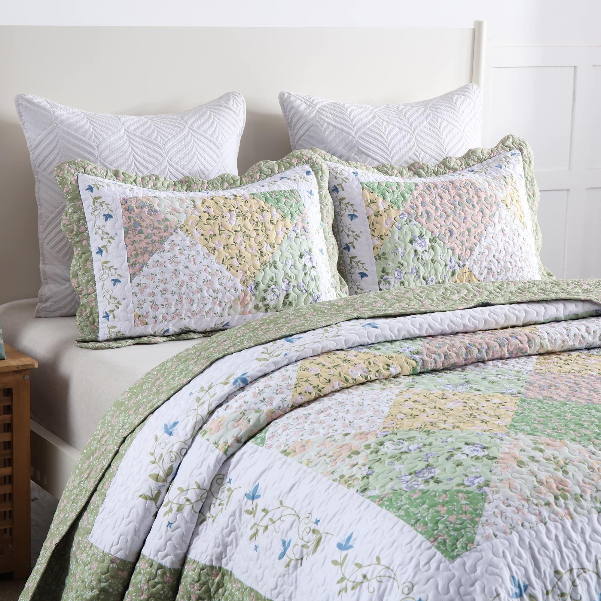 MarCielo Floral Quilt Set