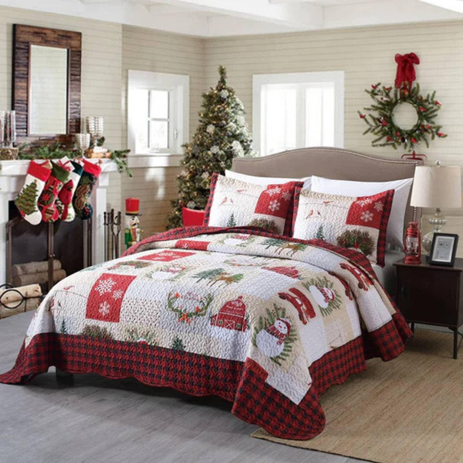 MarCielo  Christmas Patterned Red and Green 3-piece Quilt Set Queen