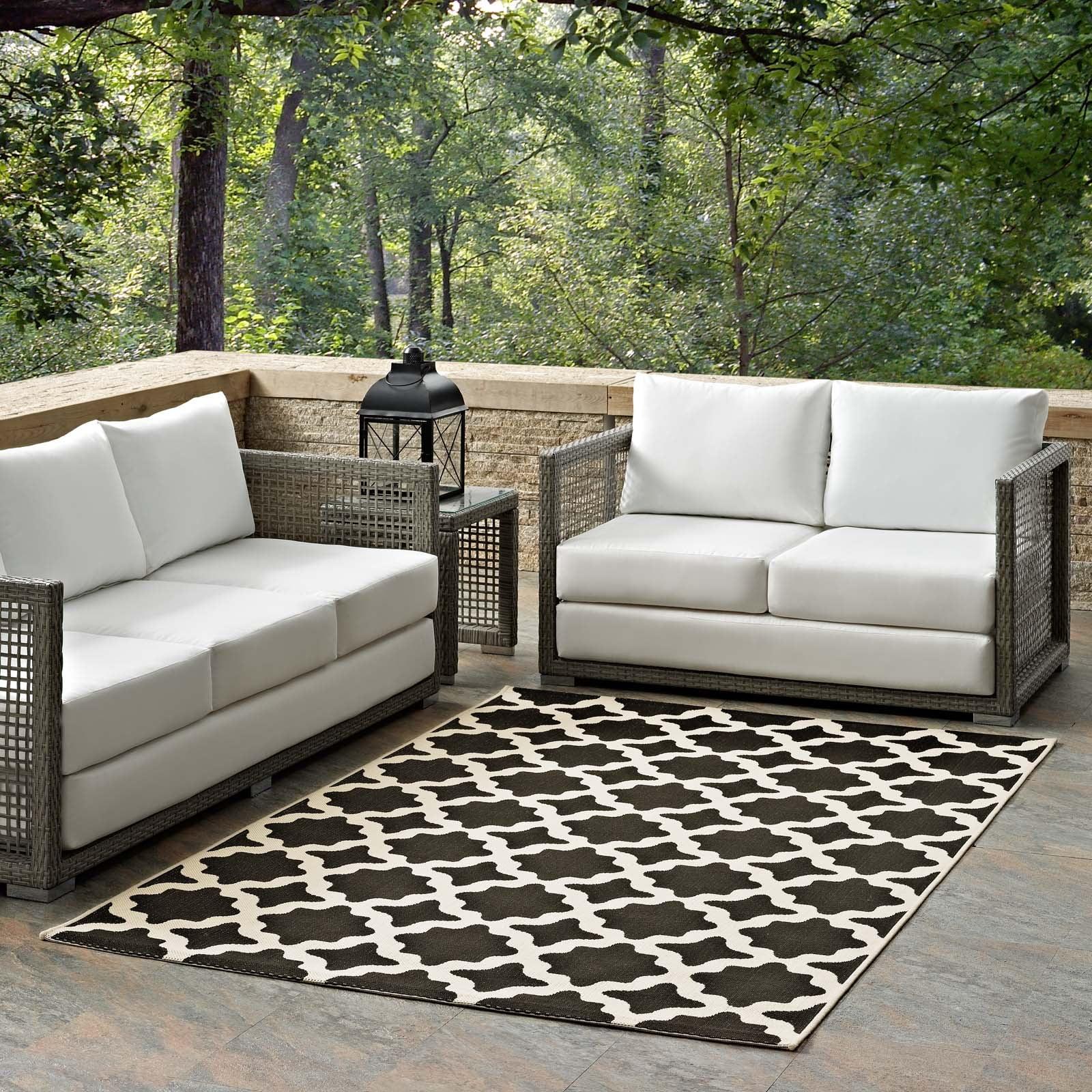 Black and Beige 4' x 6' Trellis Indoor/Outdoor Rug