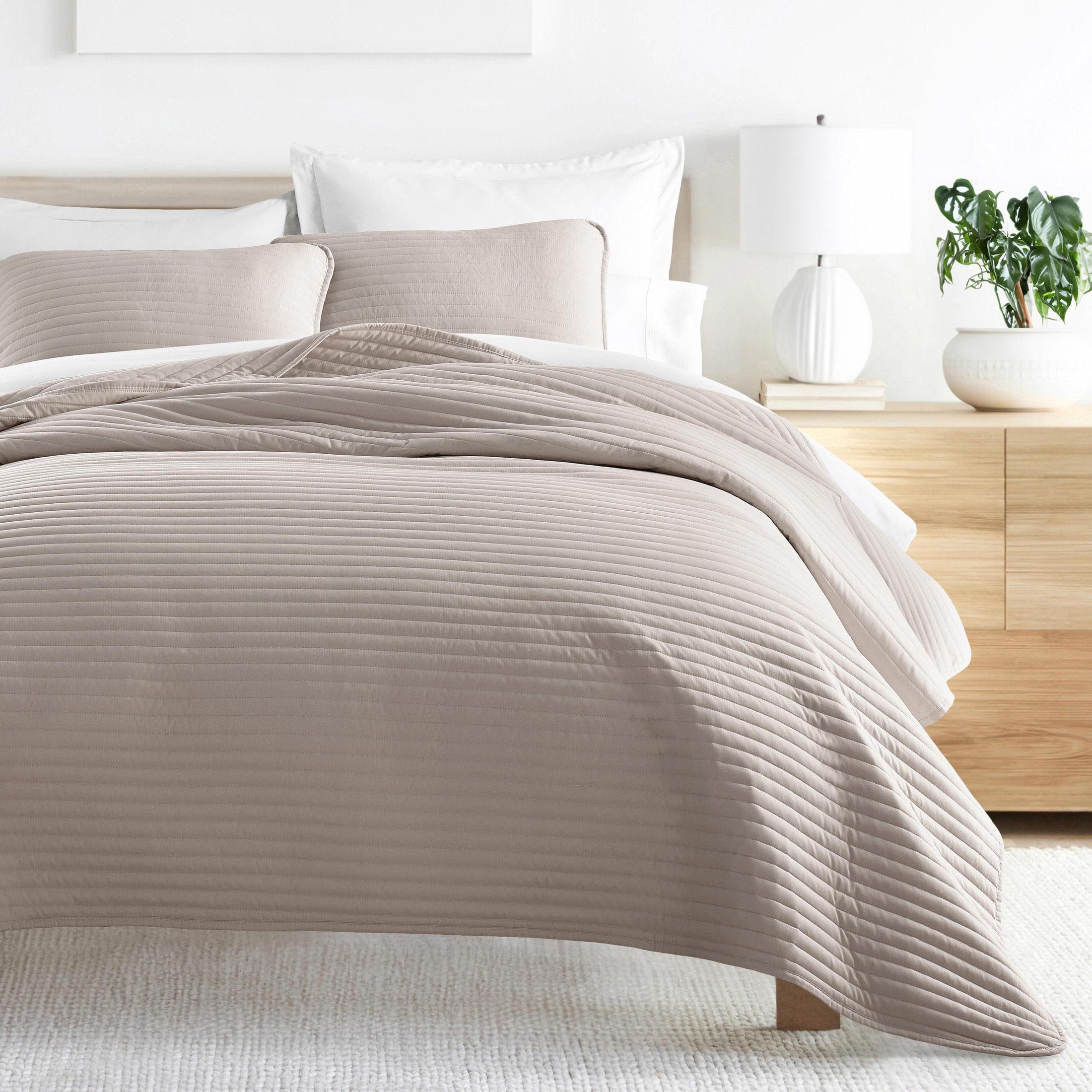 Becky Cameron Lightweight All Season Stripe Stitch Quilt Set with Shams