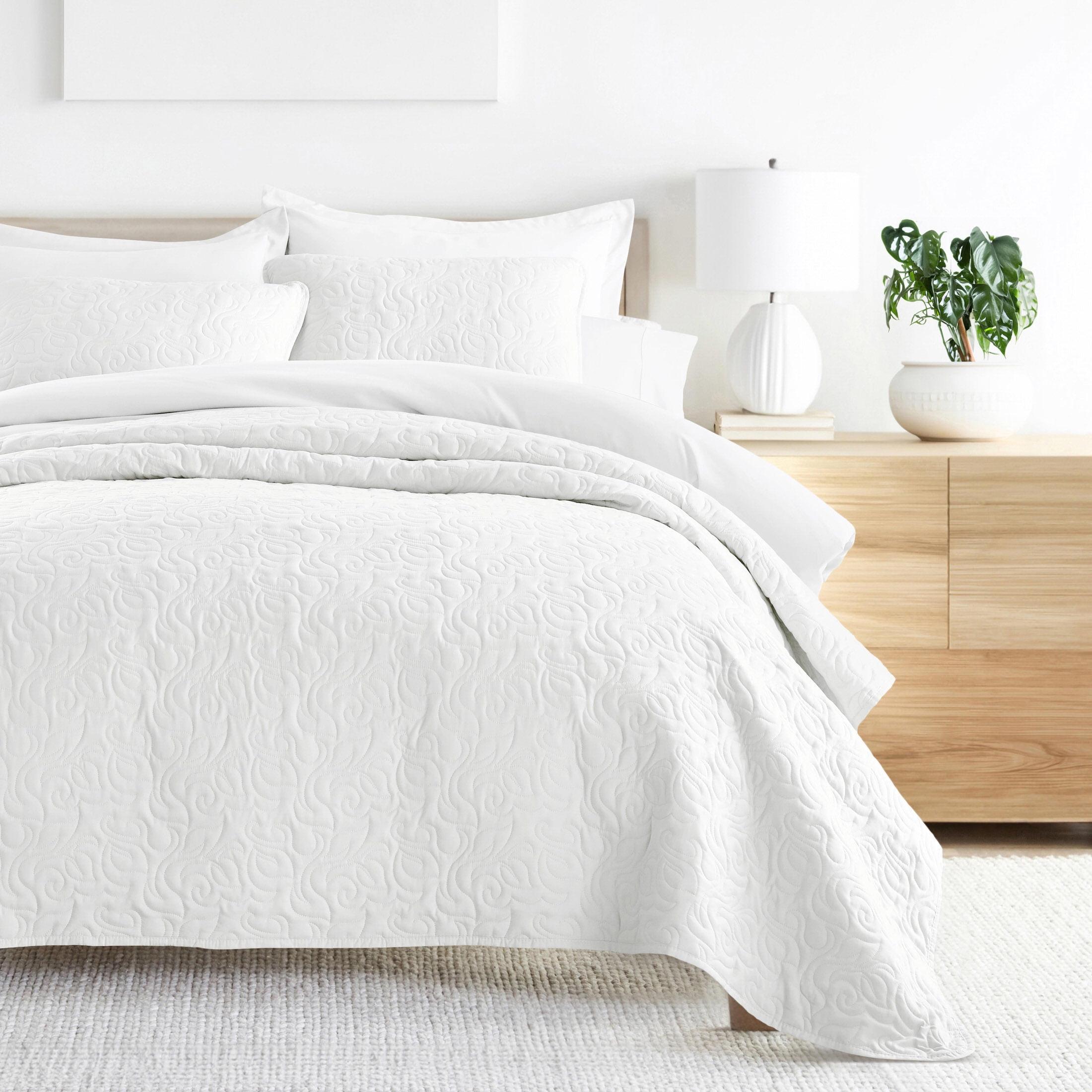 Becky Cameron Becky Cameron Elegant Floral Stitching Quilt Set