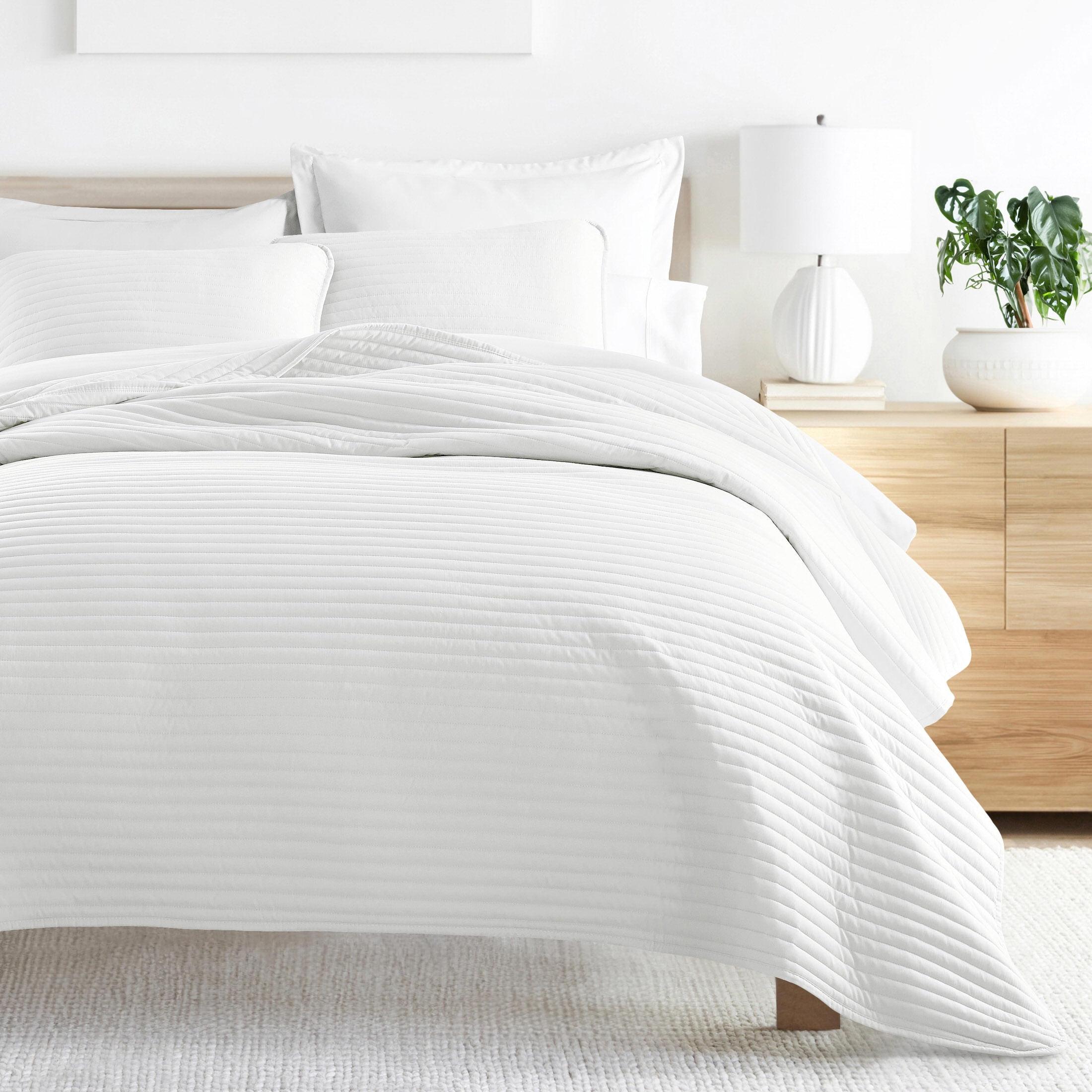 Becky Cameron Becky Cameron Lightweight All Season Stripe Stitch Quilt Set with Shams