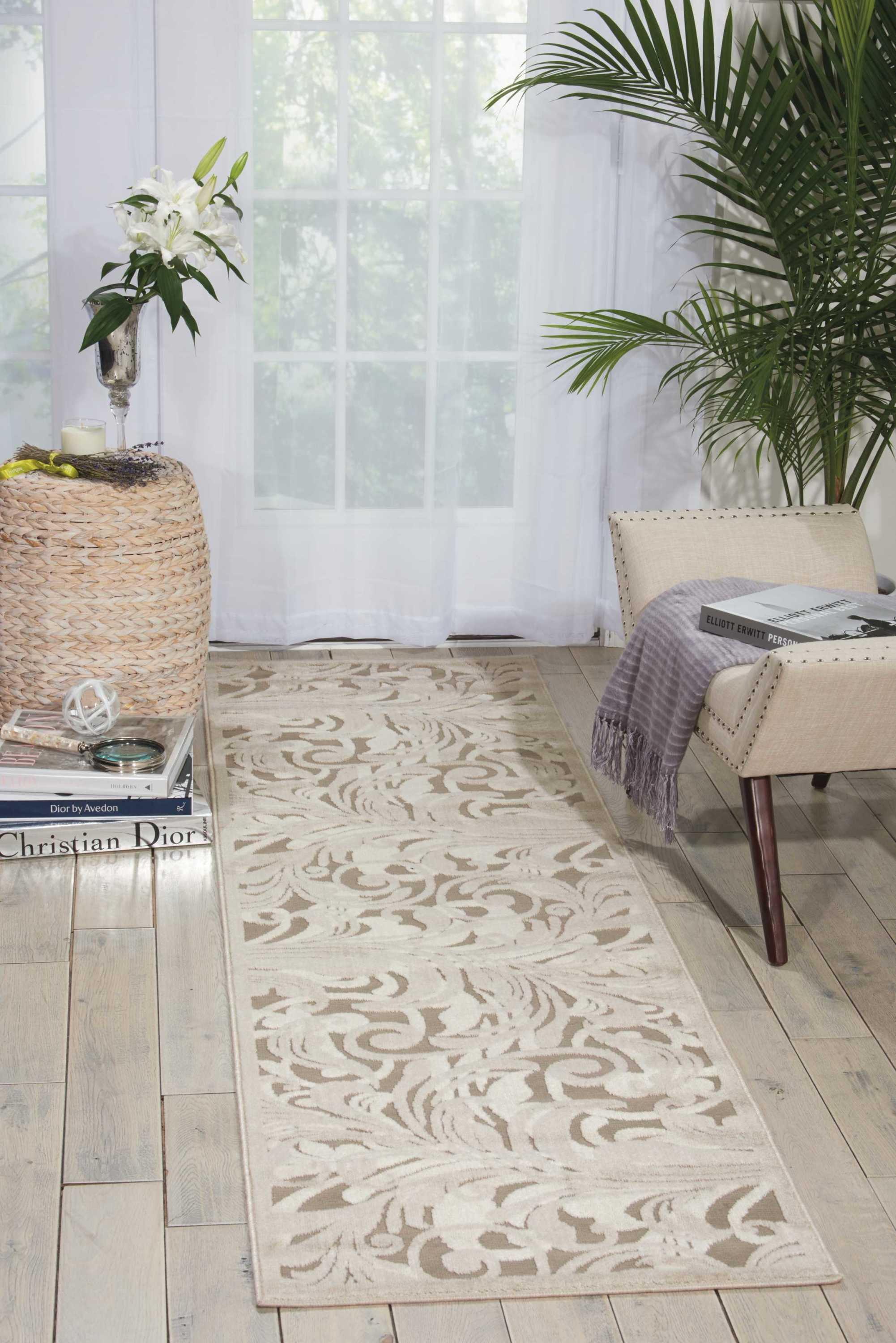 Ivory Floral Wool-Synthetic Blend 4' x 6' Area Rug