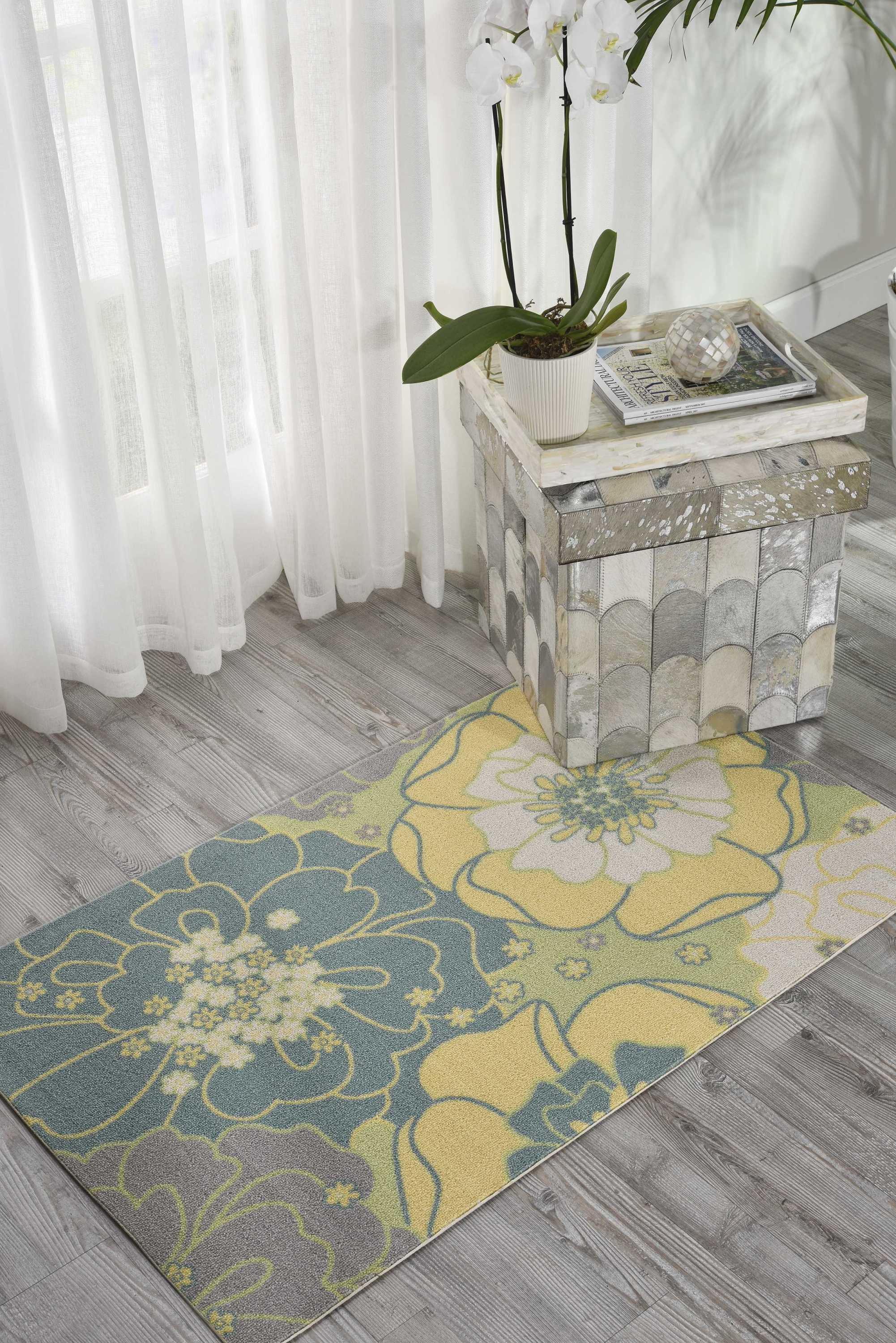 Floral Bliss Green Synthetic 27" Indoor/Outdoor Tufted Rug