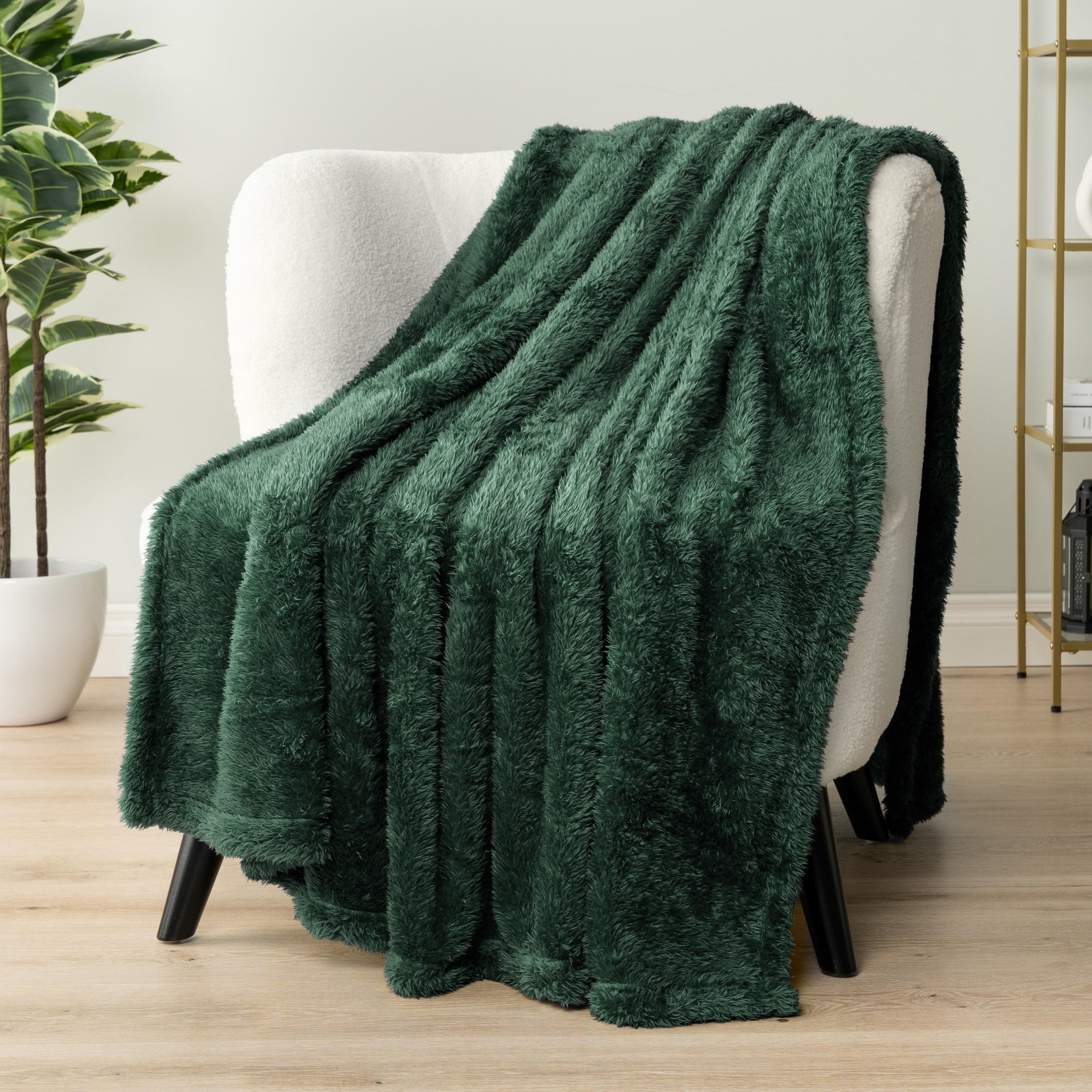 PAVILIA Plush Throw Blanket for Couch Bed, Faux Shearling Blanket and Throw for Sofa Home Decor, Emerald Green/Throw - 50x60