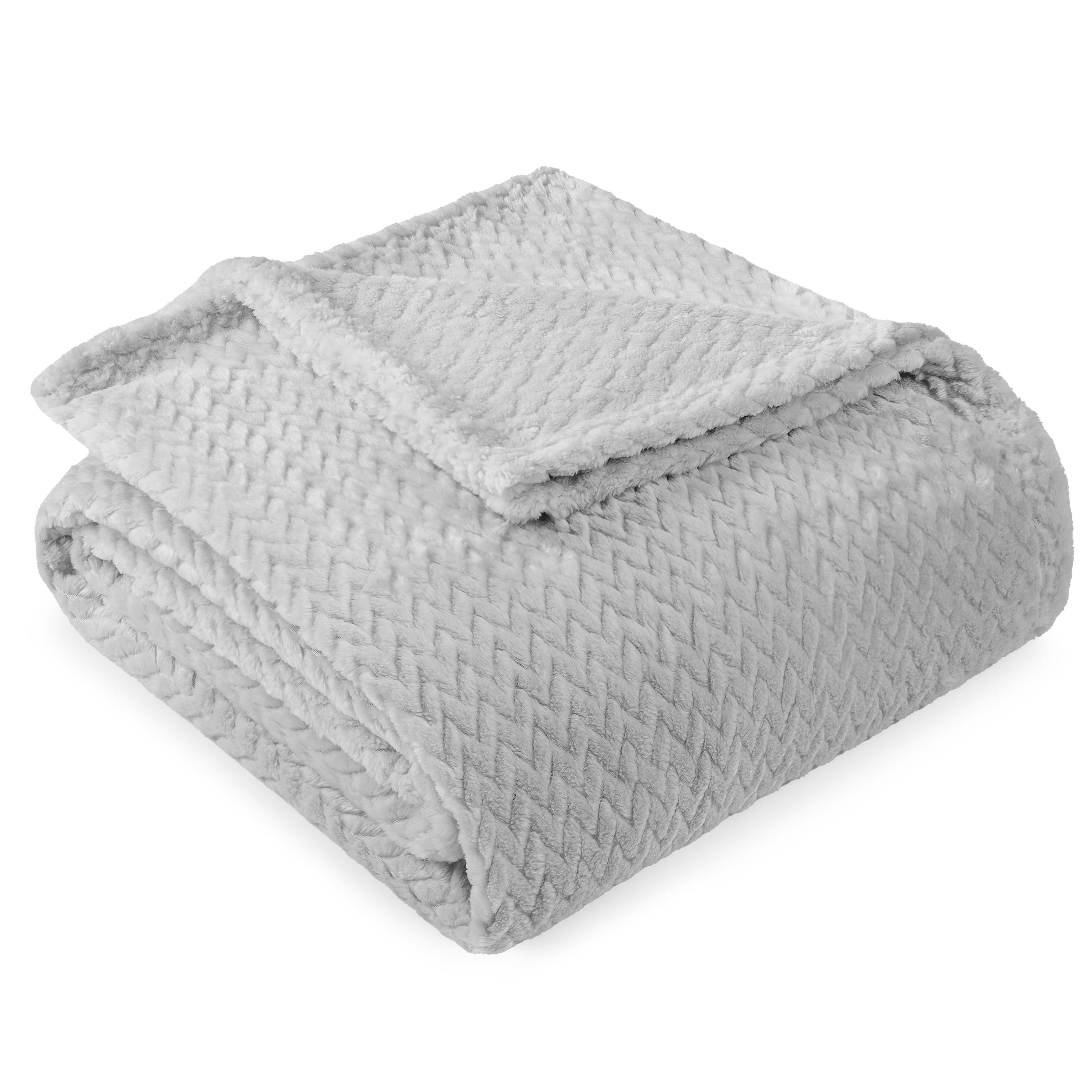 PAVILIA Lightweight Fleece Throw Blanket for Couch, Soft Warm Flannel Blankets for Bed