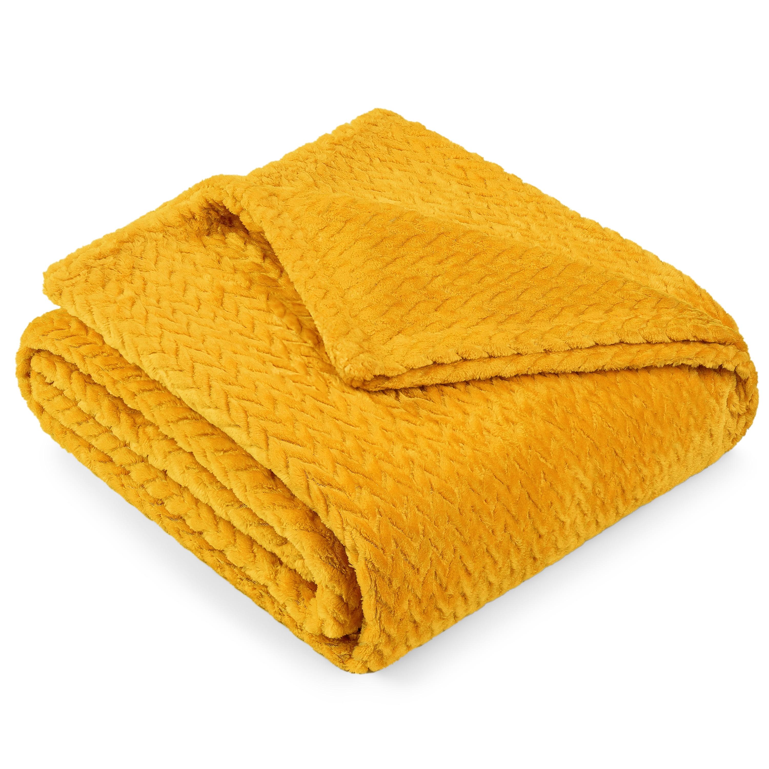 PAVILIA Lightweight Fleece Throw Blanket for Couch, Soft Warm Flannel Blankets for Bed