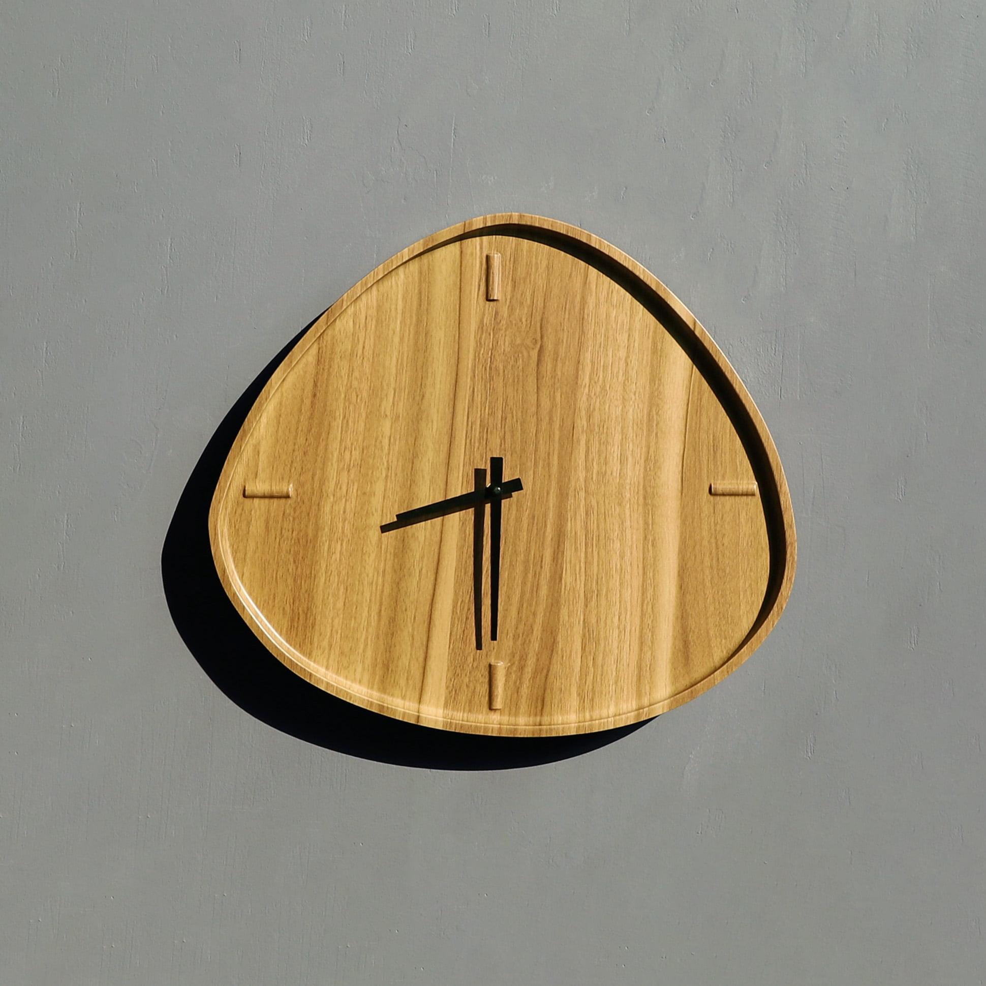 Irregular Shape Yellow Pine Wood Wall Clock