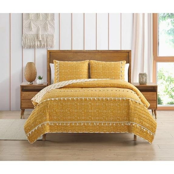 Design Studio DESIGN STUDIO Pasadena Medallion All-Season Soft Microfiber Quilt Set with Tassels