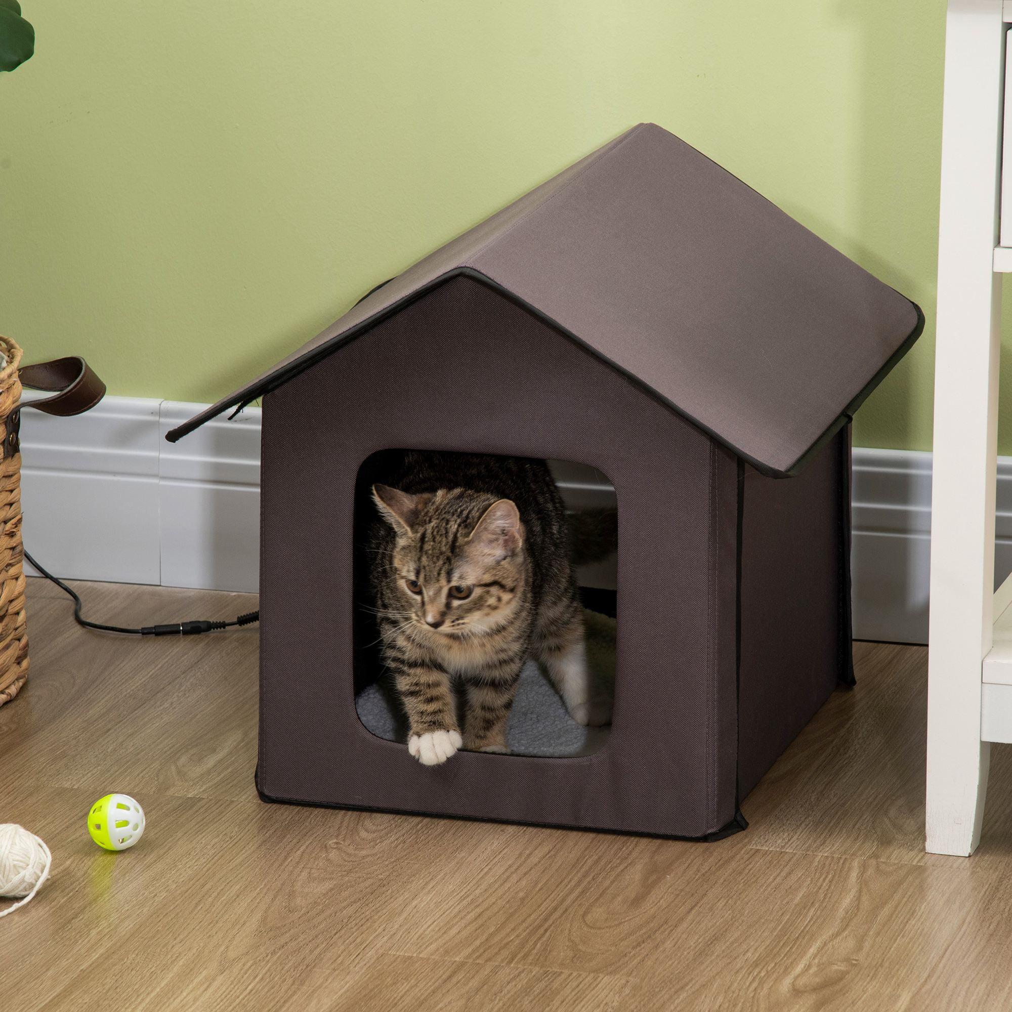 Brown Heated Outdoor Cat House with Insulated Shelter