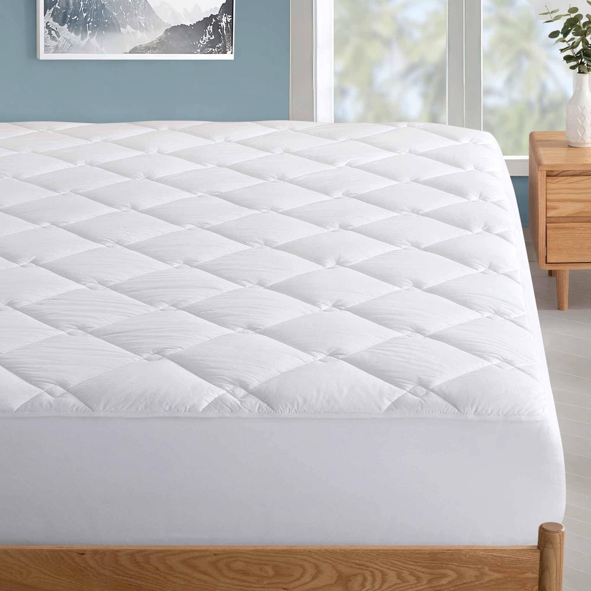 Queen White Cotton Diamond Quilted Down Alternative Mattress Pad