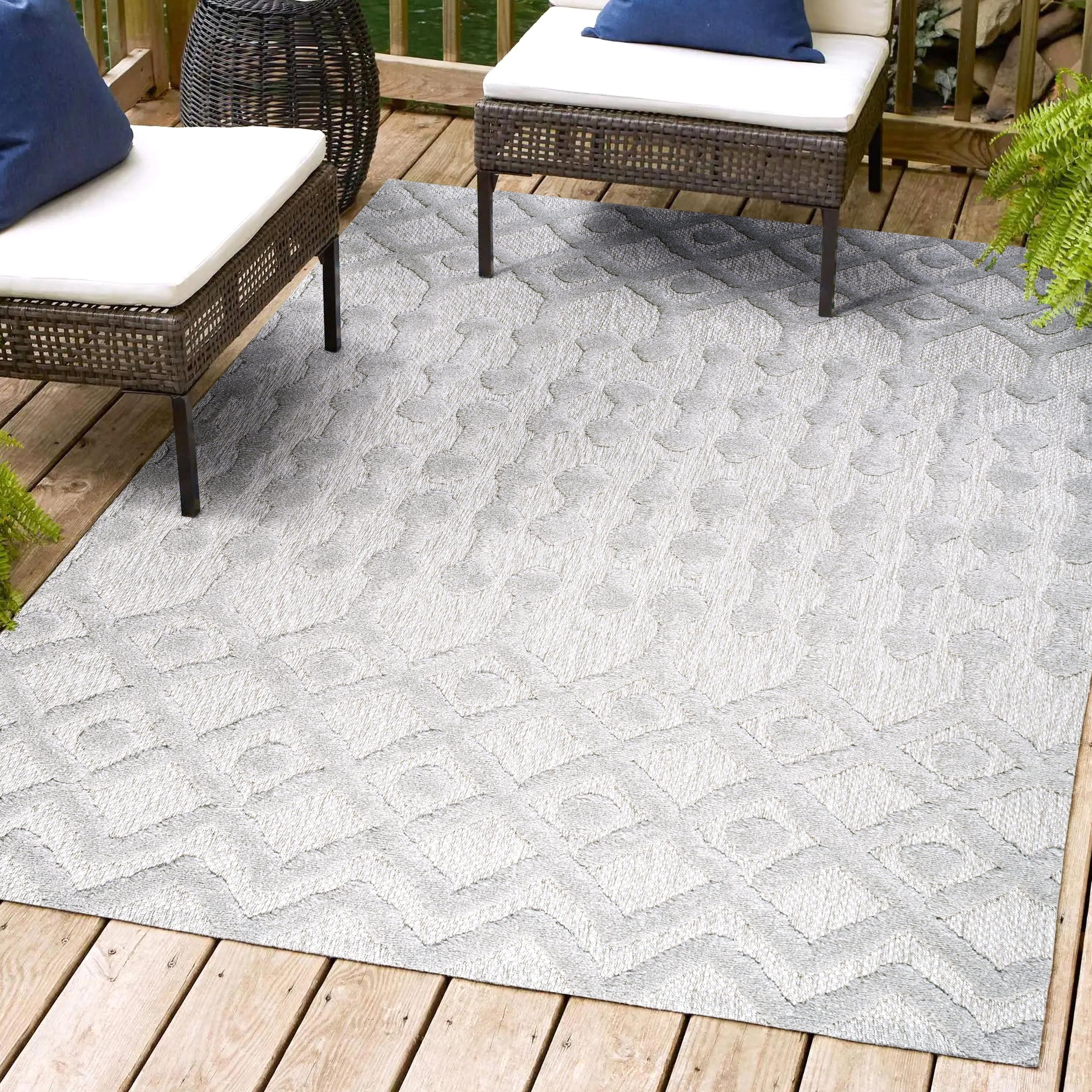 Peralta Light Gray Diamond Pattern Indoor/Outdoor Rug