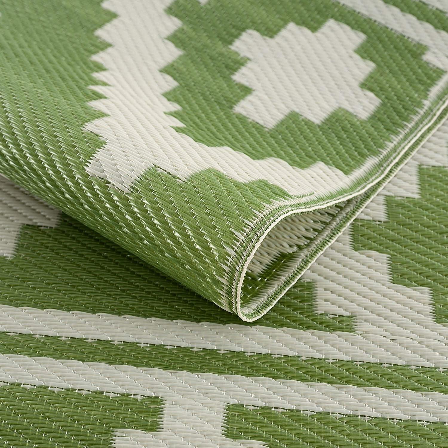 Milan Green and Crème Reversible Synthetic Outdoor Rug 5' x 7'