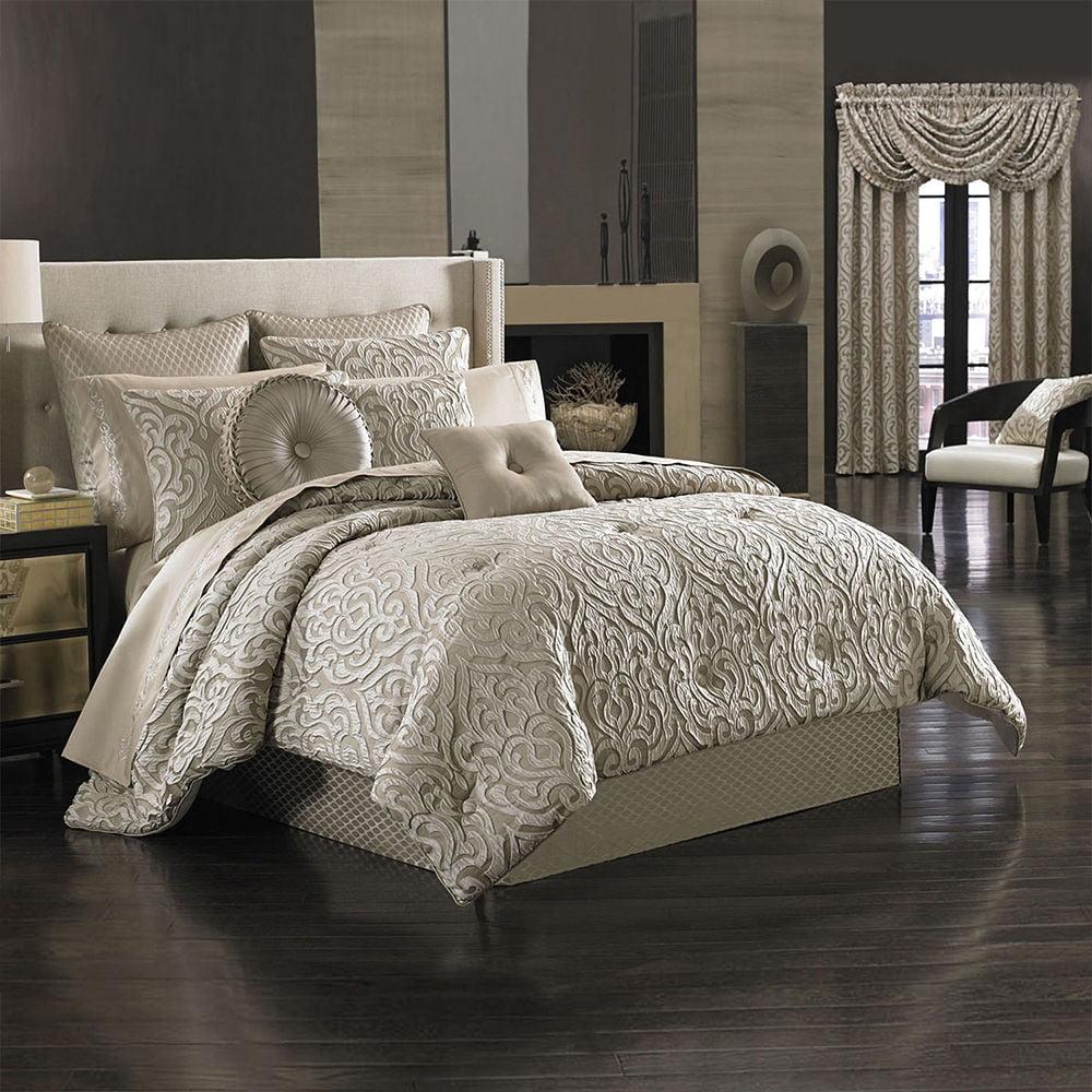 Antonia Comforter Set