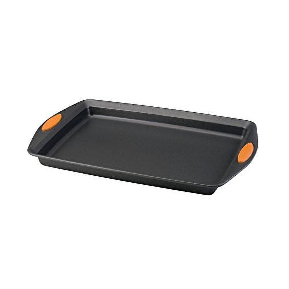 Rachael Ray 11-Inch by 17-Inch Yum-o! Nonstick Oven Lovin Crispy Baking Sheet/Cookie Pan, Gray with Orange Handles