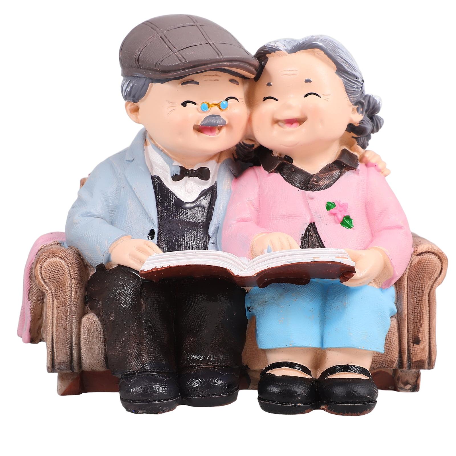 Loving Elderly Couple Figurines Husband and Wife Wedding Car Statue Grandparents Parents Figure Valentines Day Resin Statue Miniature Figurines Grandparents Parents Statue Home Decoration
