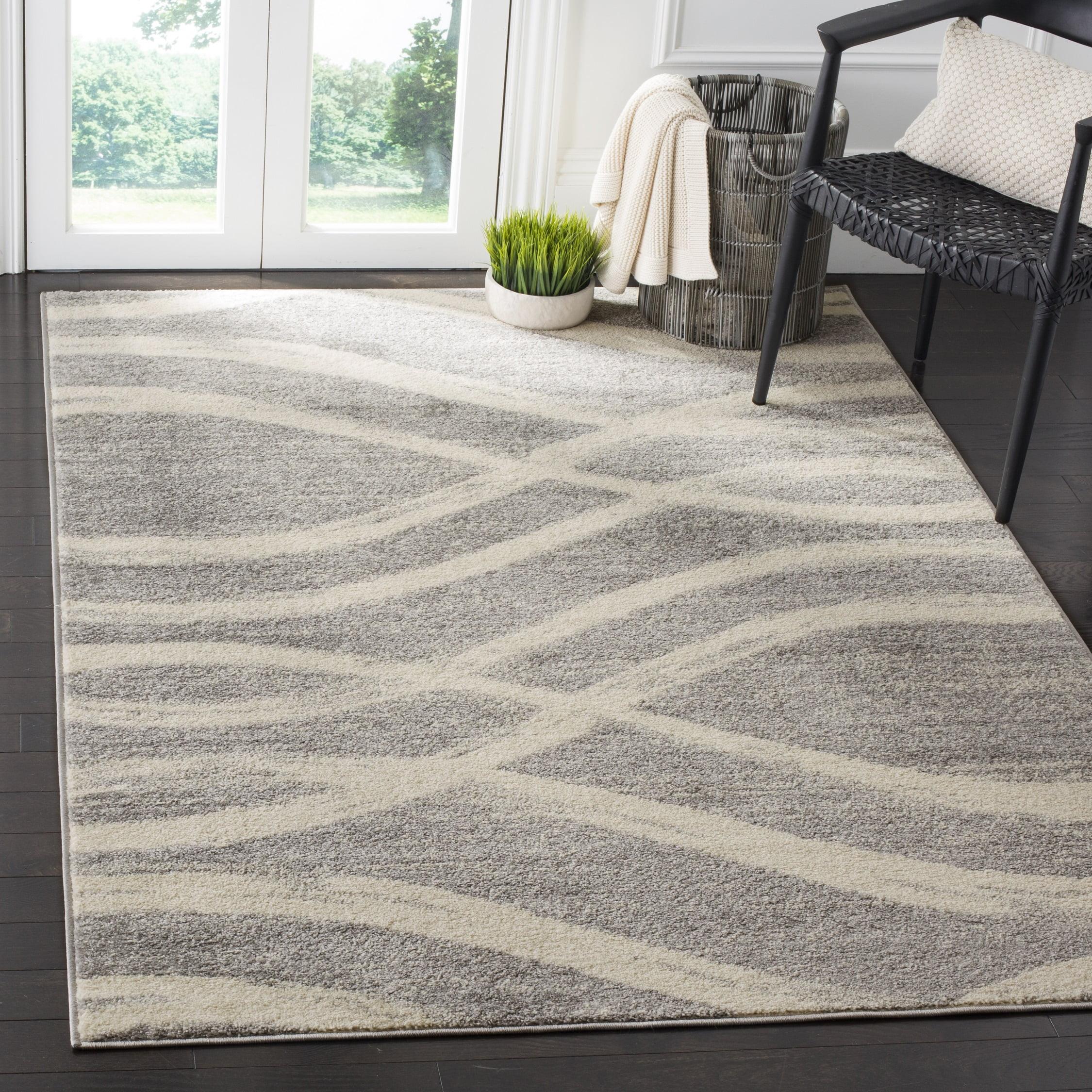 Chic Grey/Cream Synthetic 6' x 9' Easy-Care Rectangular Rug