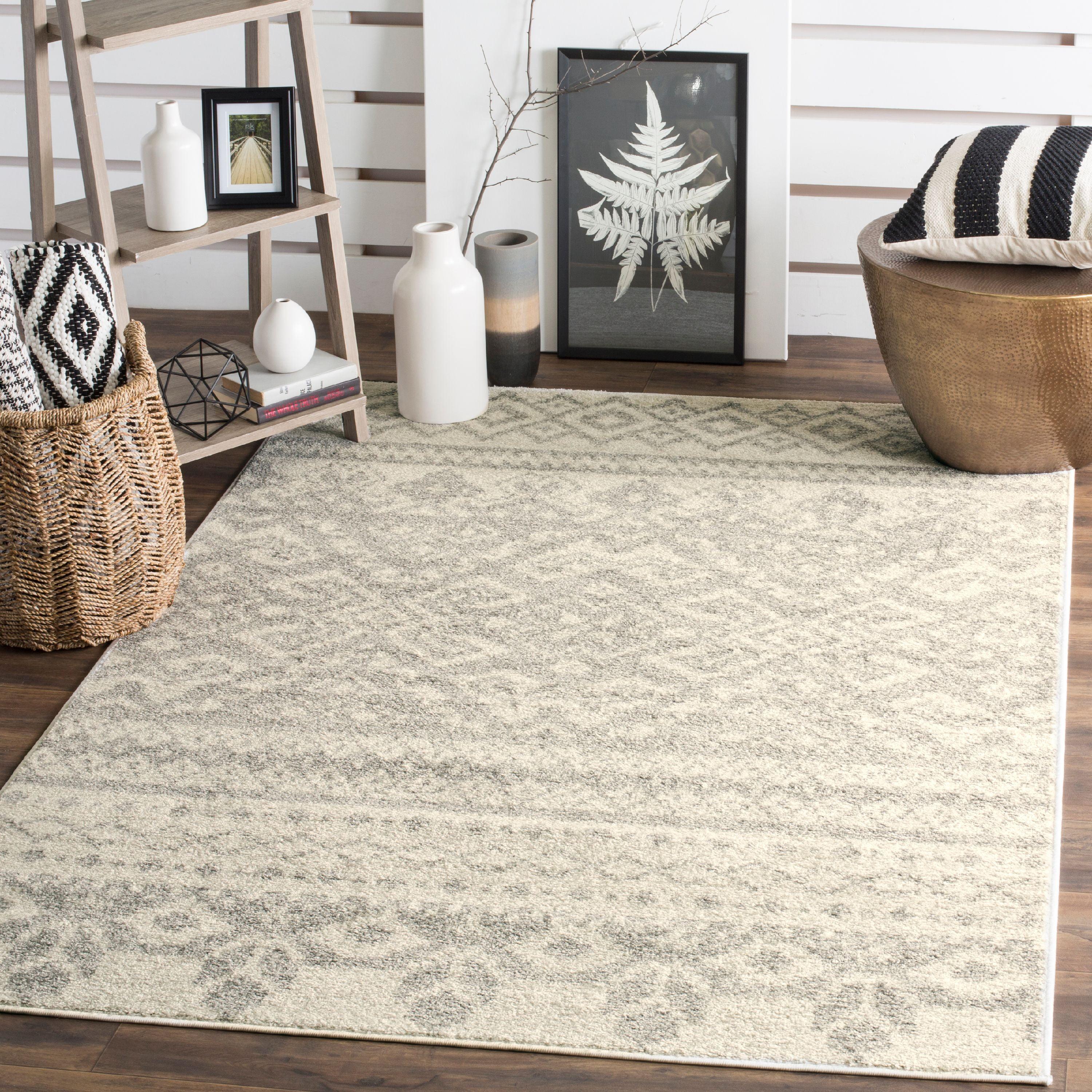 Chic Ivory & Silver Hand-Knotted Synthetic Area Rug - 2'6" x 4'