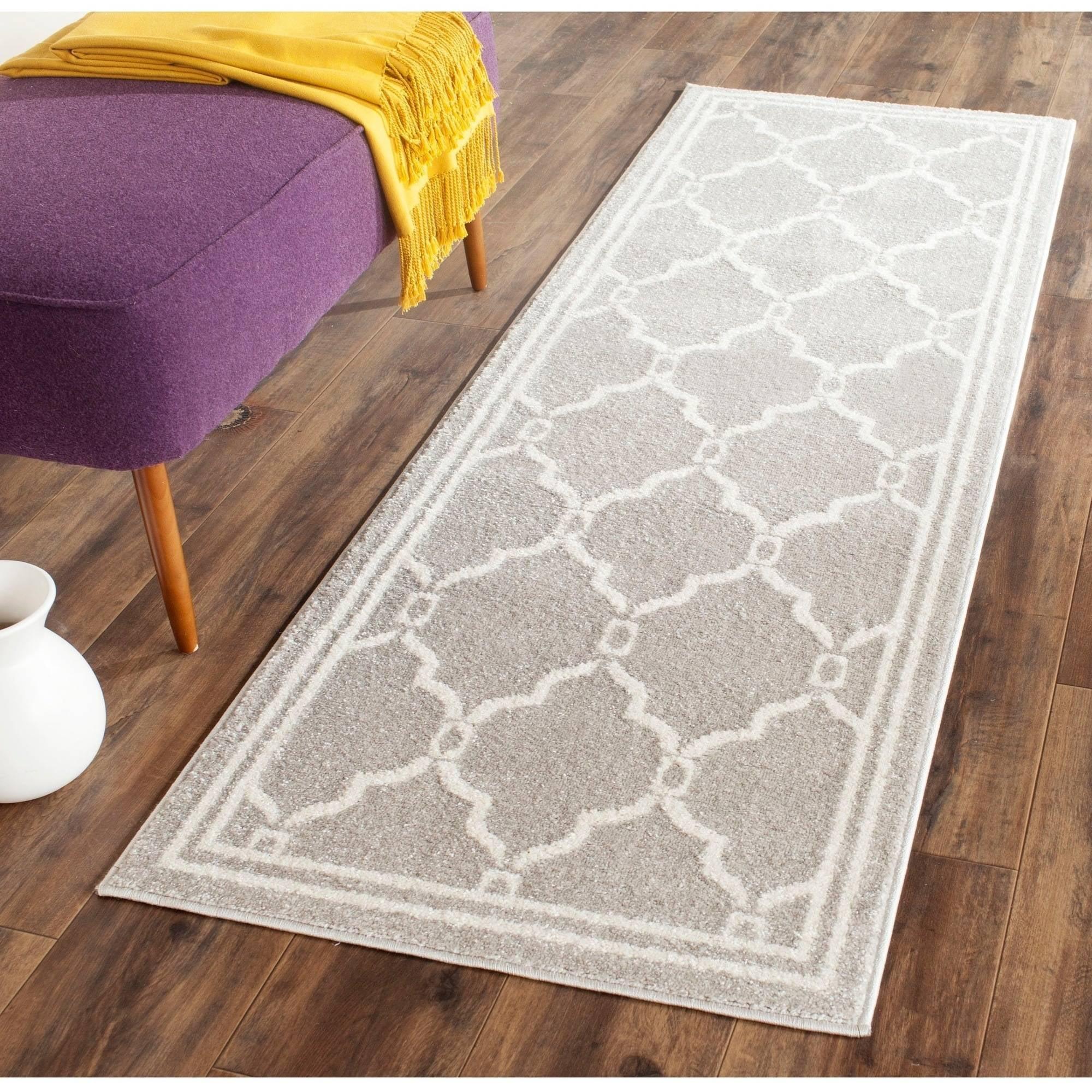 Amherst AMT414 Power Loomed Area Rug  - Safavieh