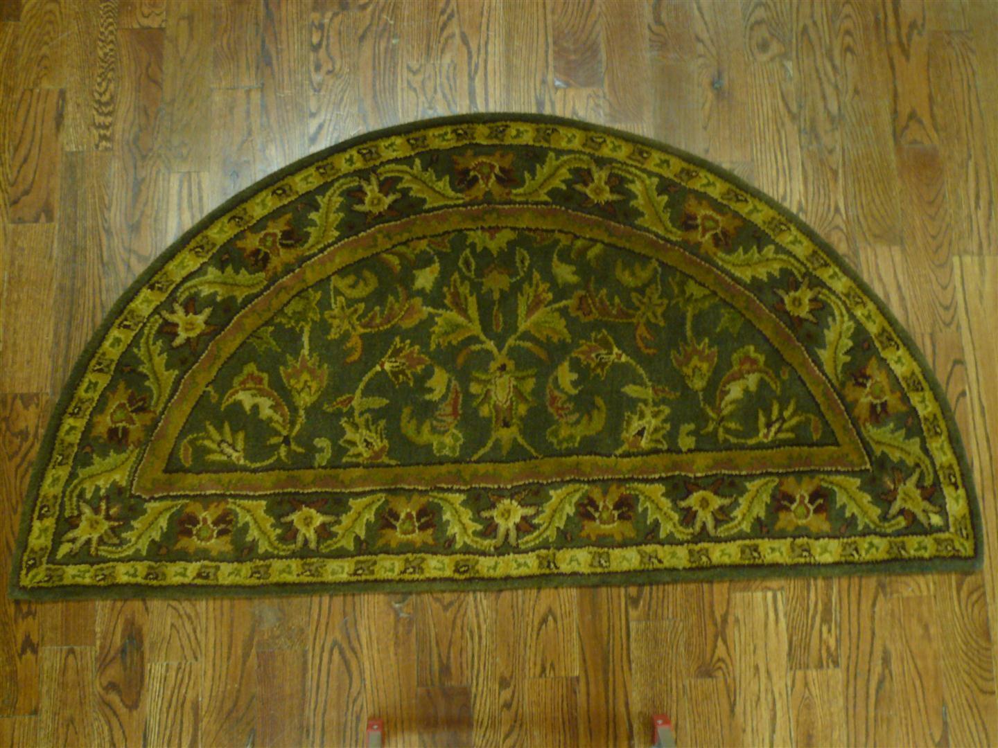 SAFAVIEH Antiquity Carmella Oriental Wool Area Rug, Green/Gold, 2'6" x 5' Half Moon