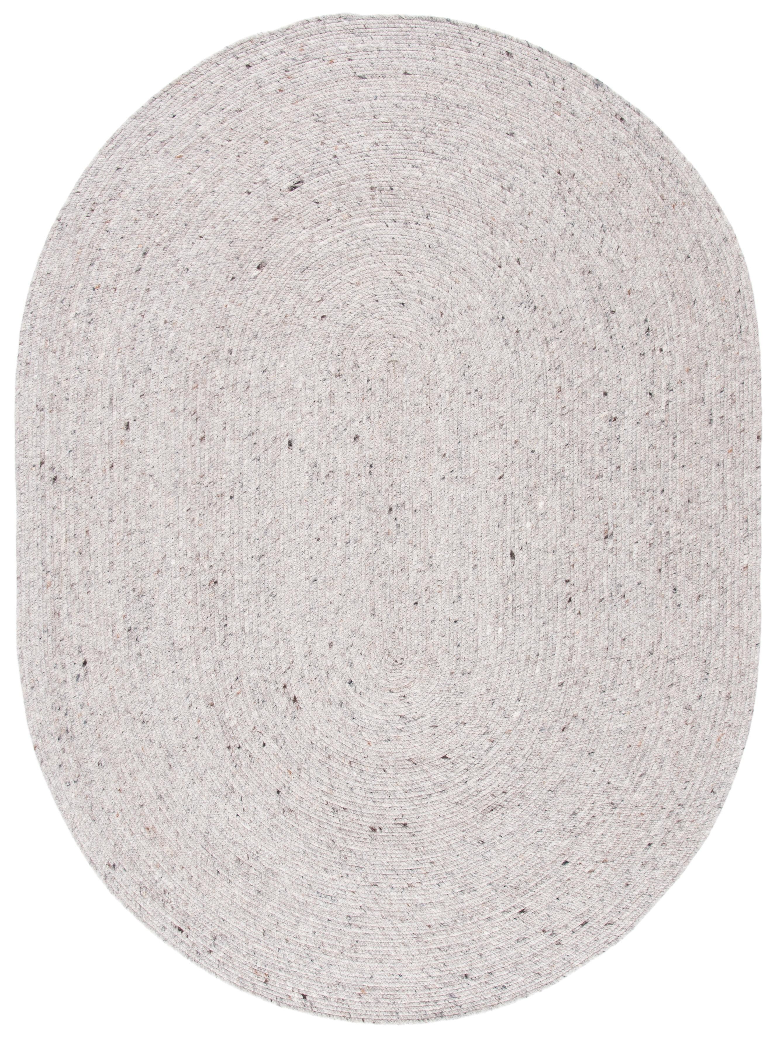 Handwoven Gray Oval Wool 8' x 10' Braided Area Rug