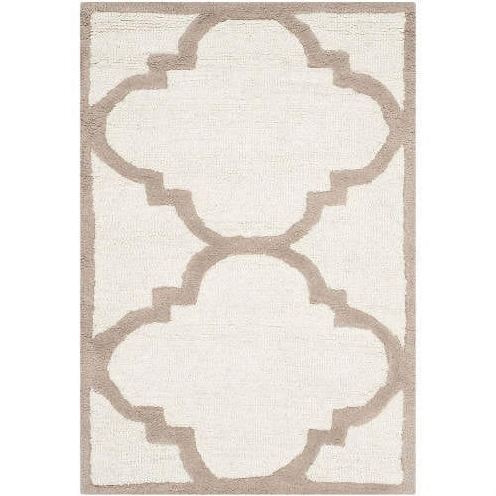 SAFAVIEH Cambridge Justine Geometric Quatrefoil Wool Area Rug, Ivory/Beige, 2'6" x 4'