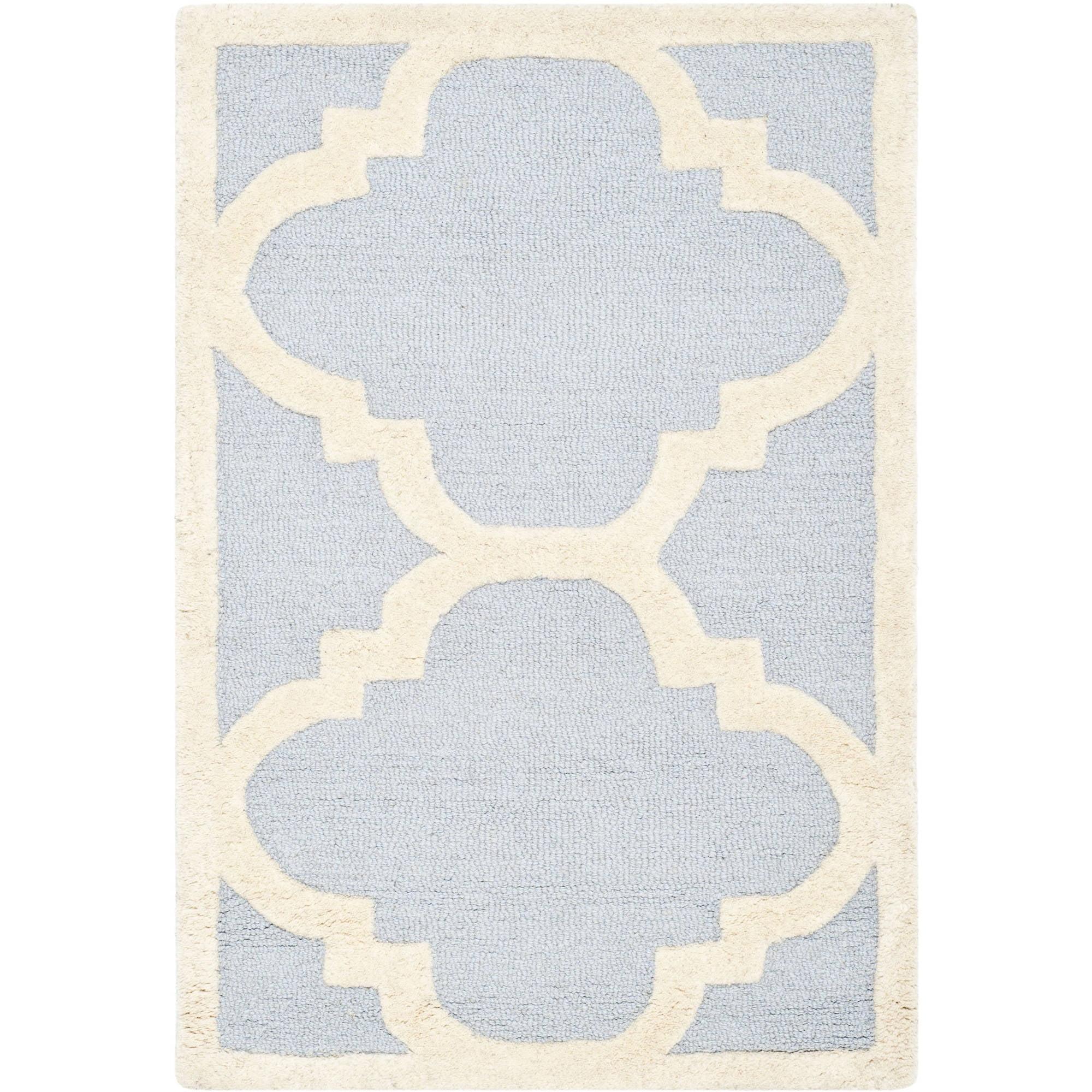 SAFAVIEH Cambridge Justine Geometric Quatrefoil Wool Area Rug, Light Blue/Ivory, 2'6" x 4'