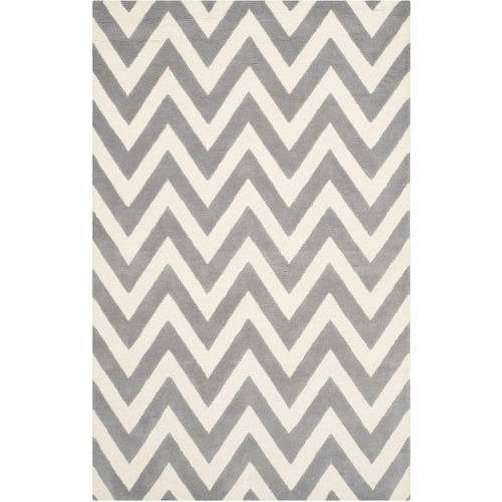 SAFAVIEH Cambridge Kaitlyn Zig Zag Stripes Wool Area Rug, Silver/Ivory, 5' x 7'