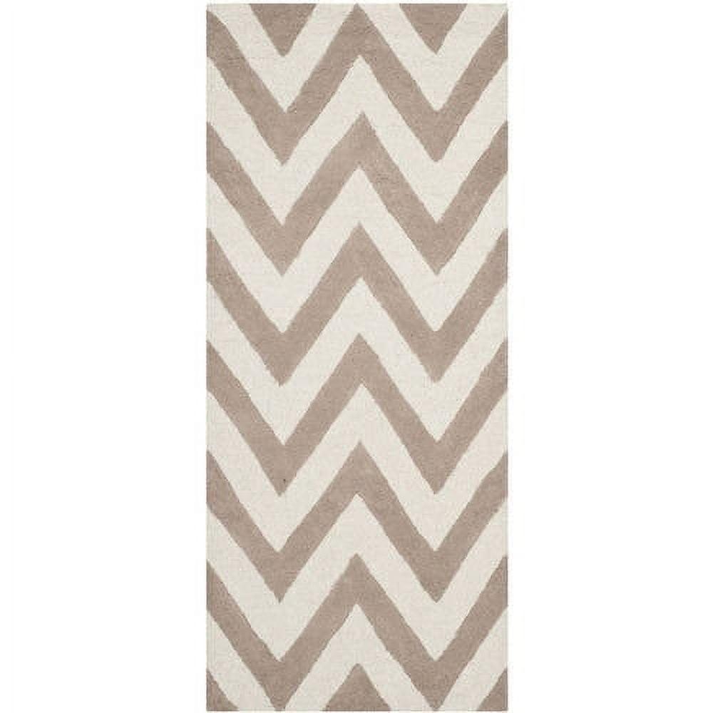 SAFAVIEH Cambridge Kaitlyn Zig Zag Stripes Wool Runner Rug, Beige/Ivory, 2'6" x 6'